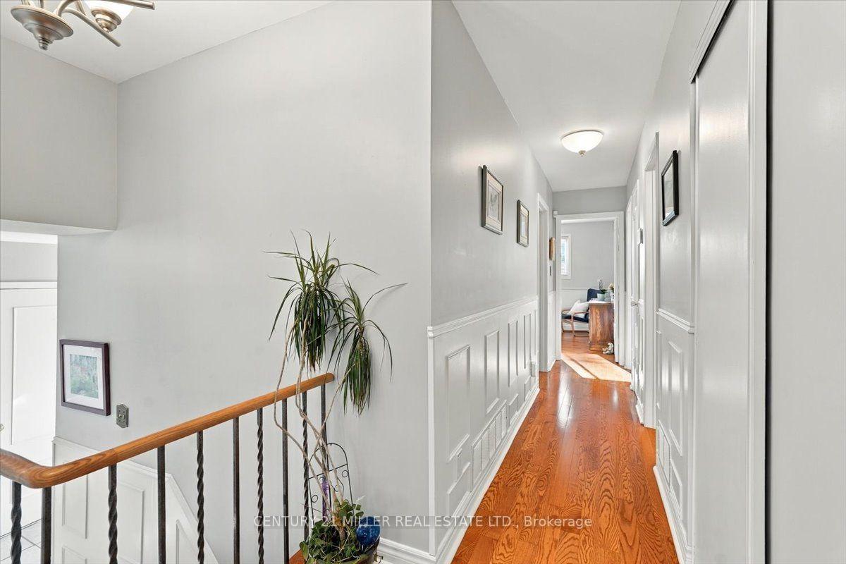 Photo 16 of 2044 Coral Crescent, Burlington, Mountainside — HOMEH
