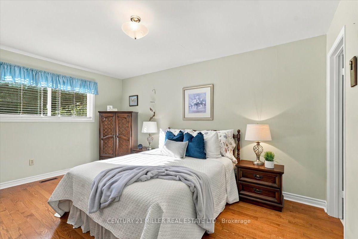 Photo 17 of 2044 Coral Crescent, Burlington, Mountainside — HOMEH