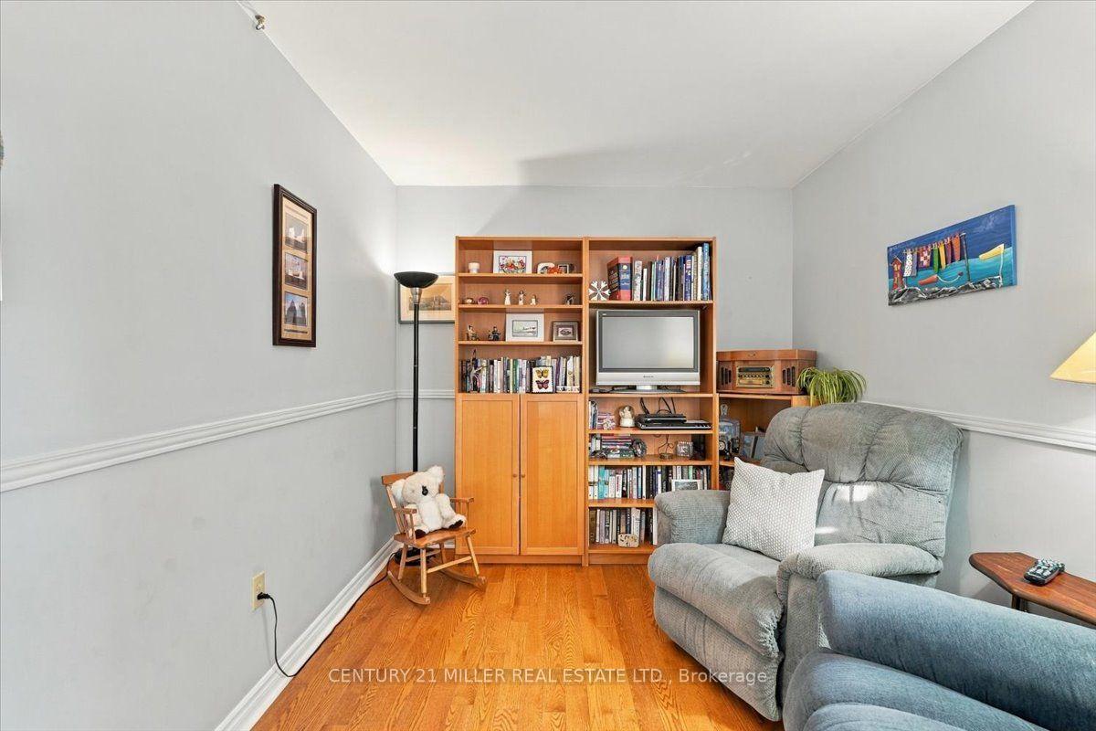 Photo 22 of 2044 Coral Crescent, Burlington, Mountainside — HOMEH