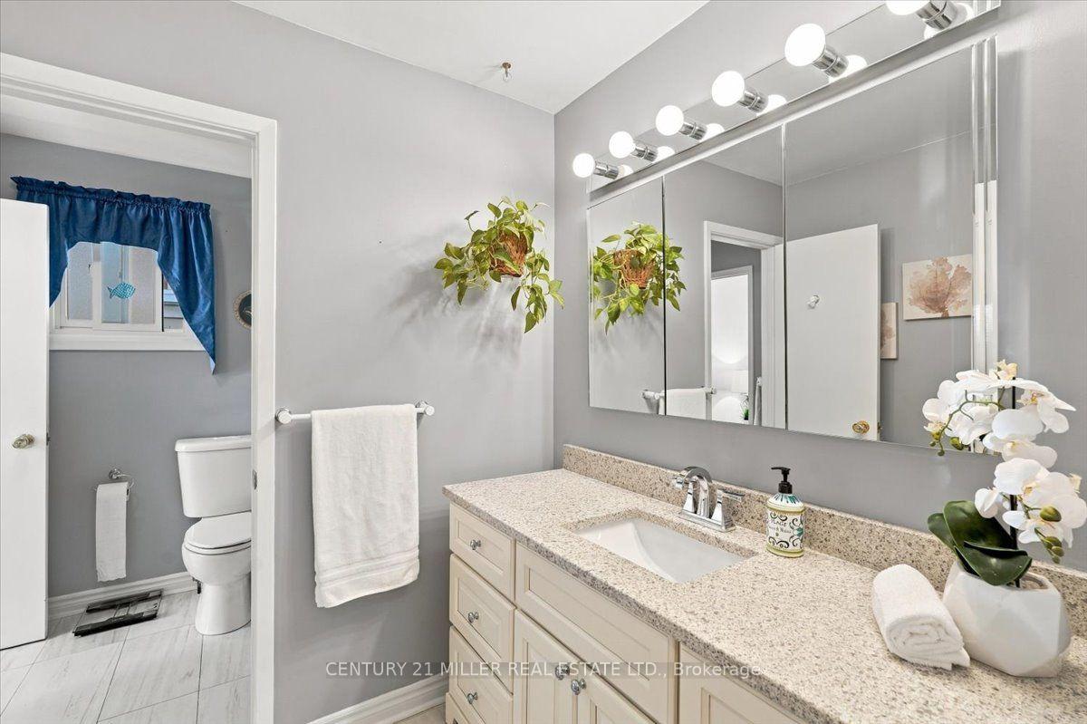 Photo 23 of 2044 Coral Crescent, Burlington, Mountainside — HOMEH