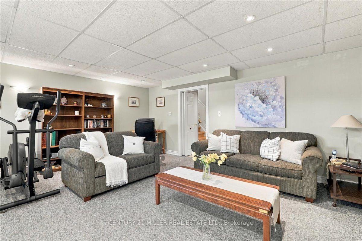 Photo 27 of 2044 Coral Crescent, Burlington, Mountainside — HOMEH
