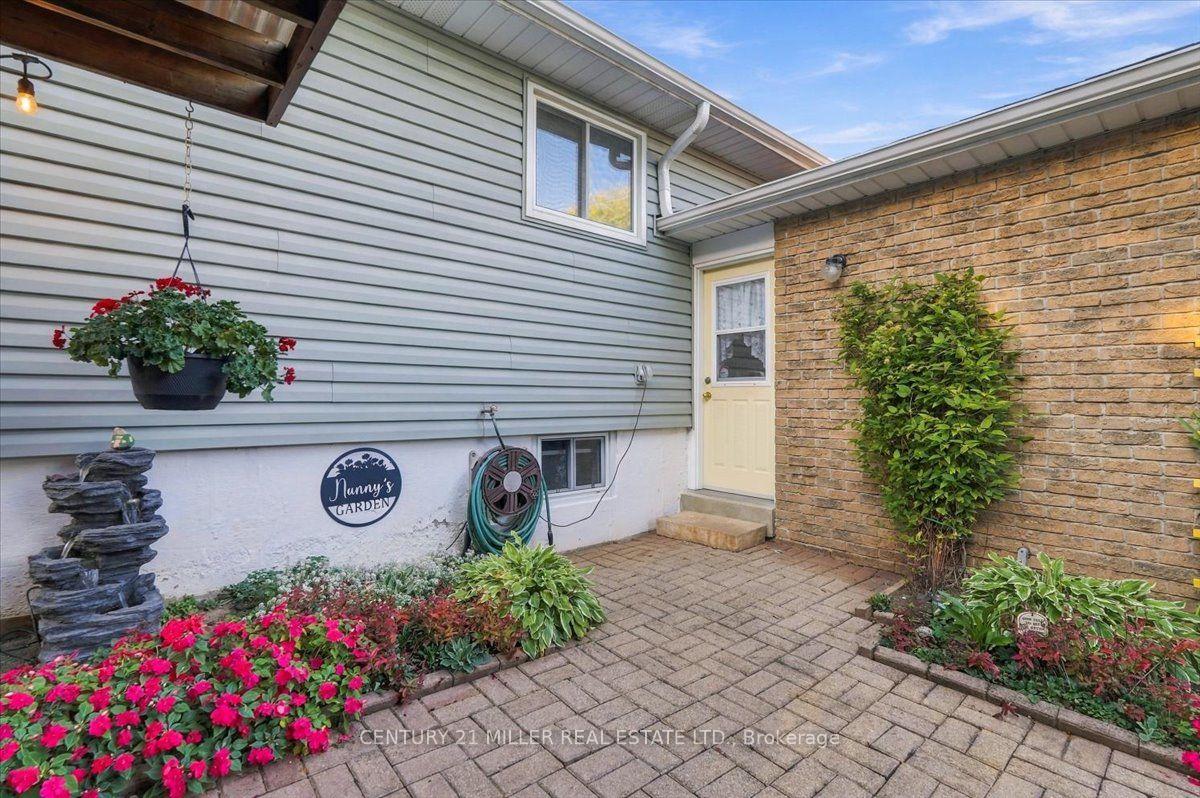 Photo 31 of 2044 Coral Crescent, Burlington, Mountainside — HOMEH