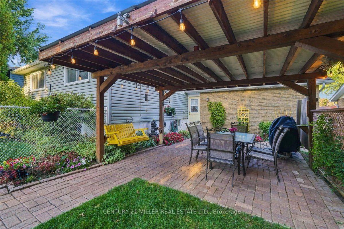 Photo 33 of 2044 Coral Crescent, Burlington, Mountainside — HOMEH