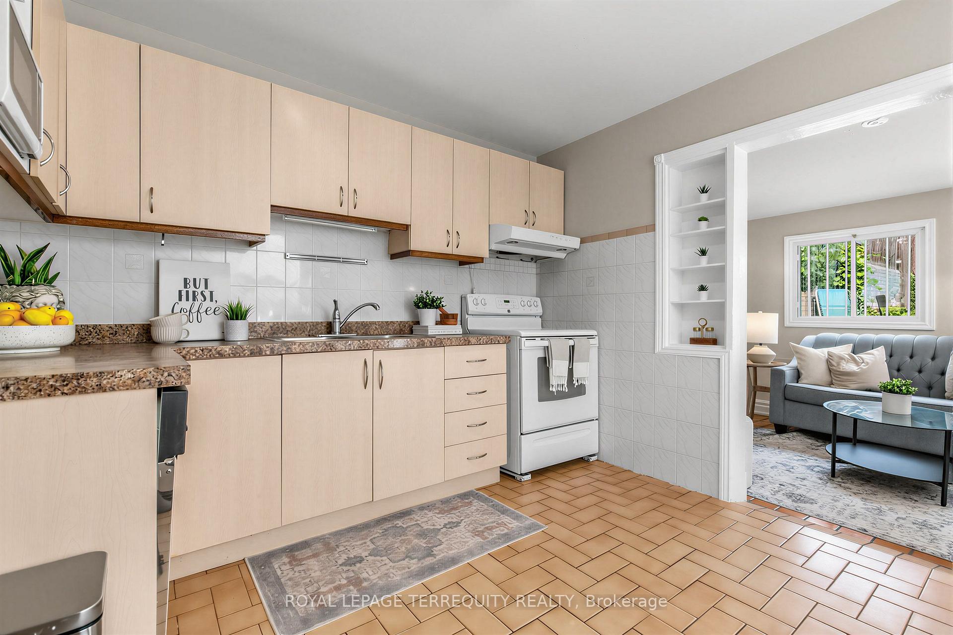 Photo 14 of 211 Blackthorn Avenue, Toronto, Weston-Pellam Park — HOMEH