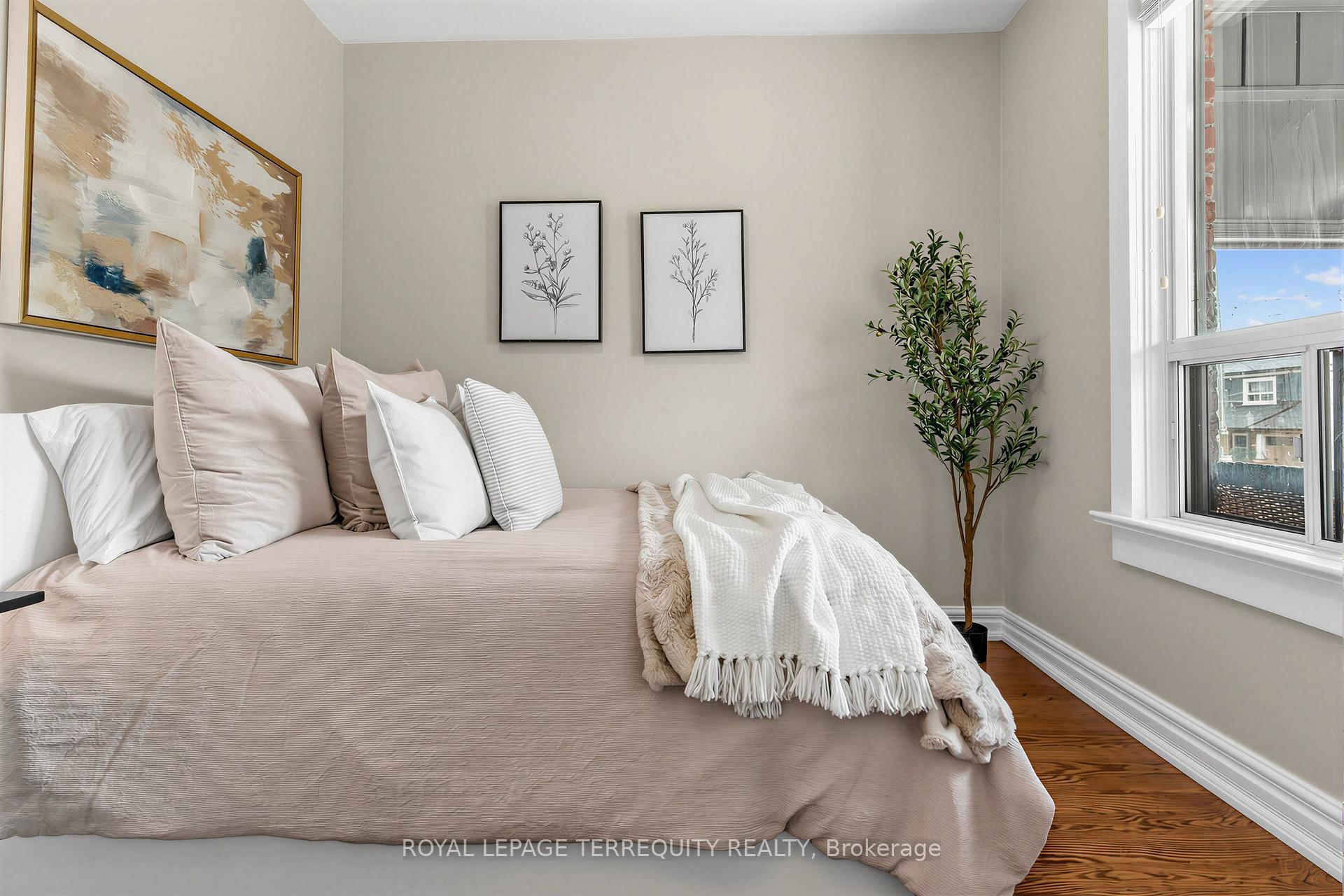 Photo 15 of 211 Blackthorn Avenue, Toronto, Weston-Pellam Park — HOMEH