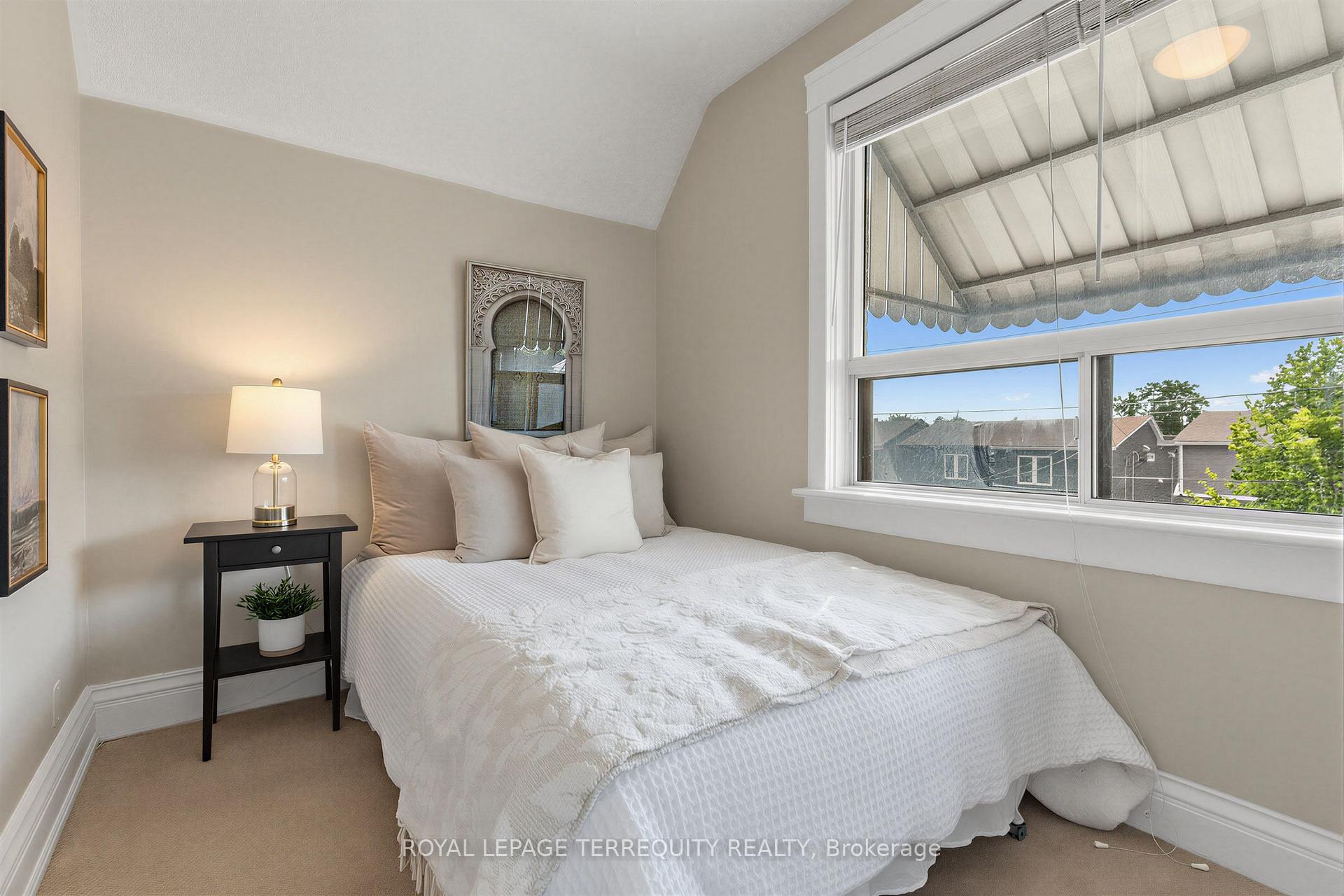 Photo 19 of 211 Blackthorn Avenue, Toronto, Weston-Pellam Park — HOMEH