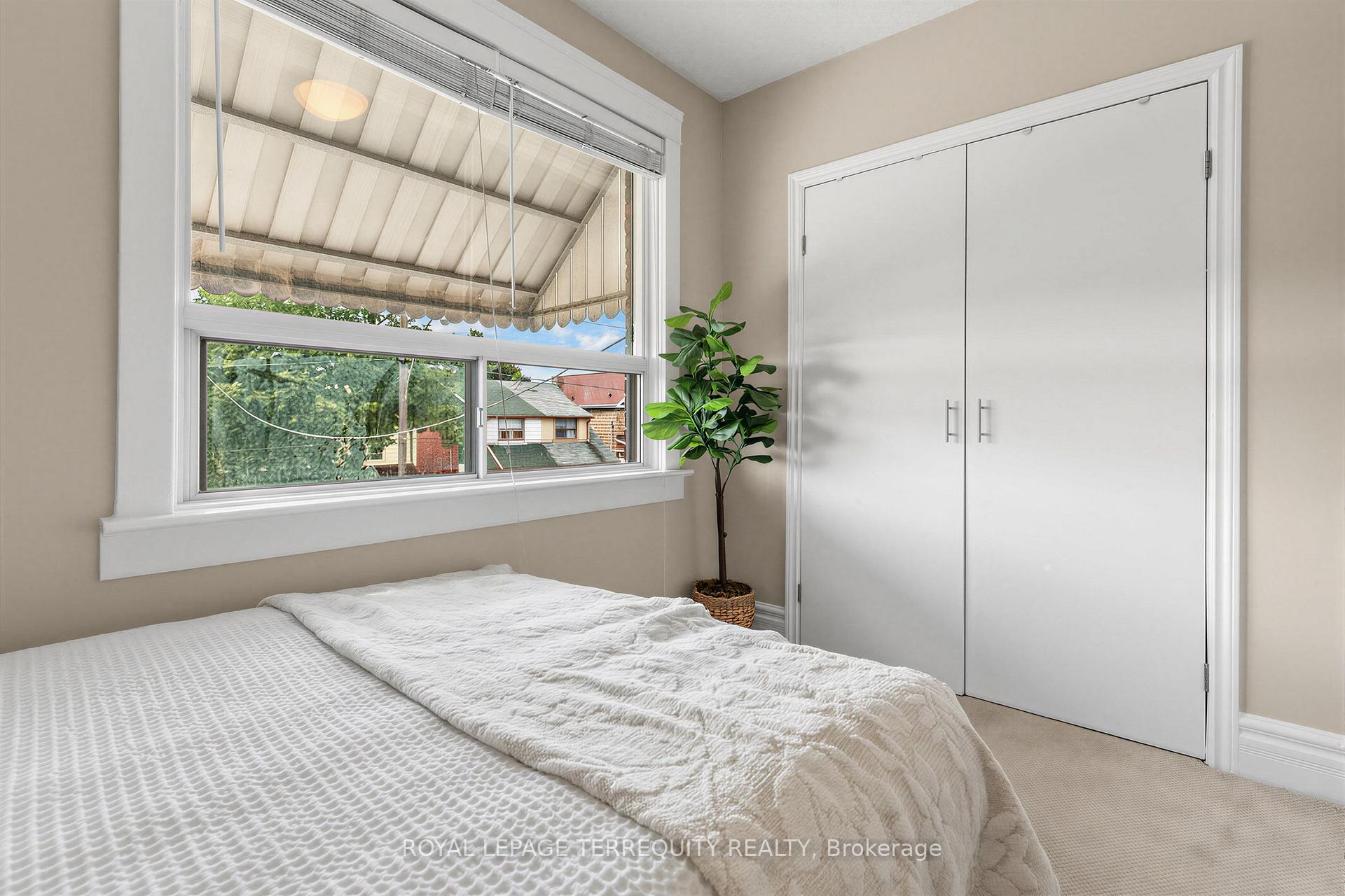 Photo 20 of 211 Blackthorn Avenue, Toronto, Weston-Pellam Park — HOMEH