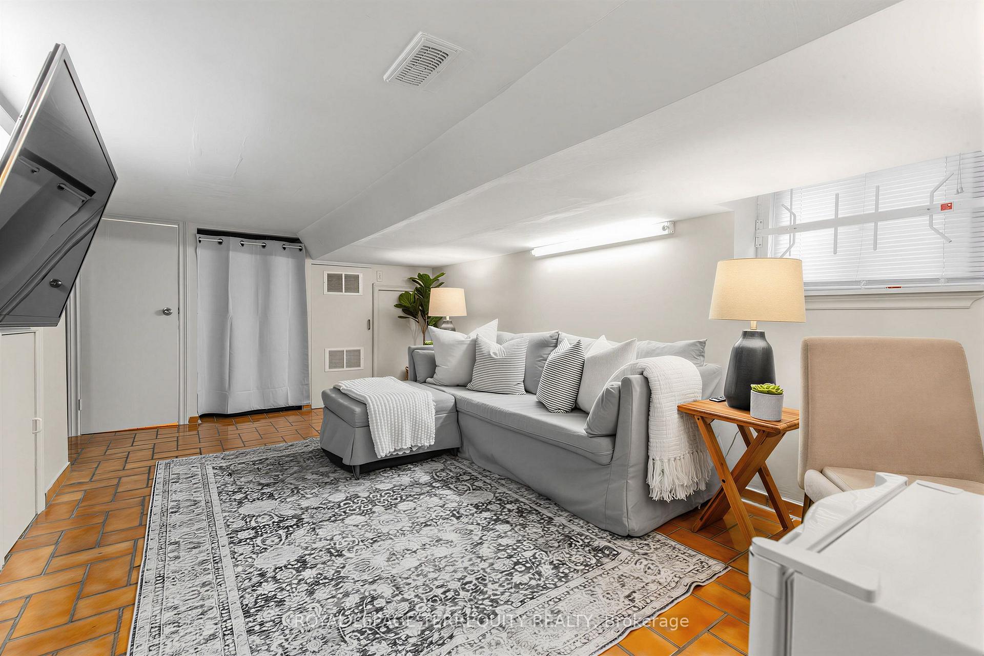 Photo 22 of 211 Blackthorn Avenue, Toronto, Weston-Pellam Park — HOMEH