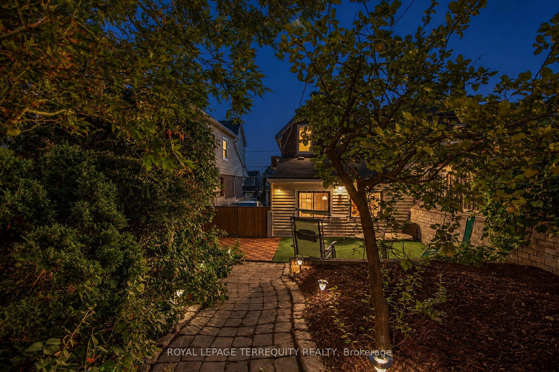 Photo 26 of 211 Blackthorn Avenue, Toronto, Weston-Pellam Park — HOMEH