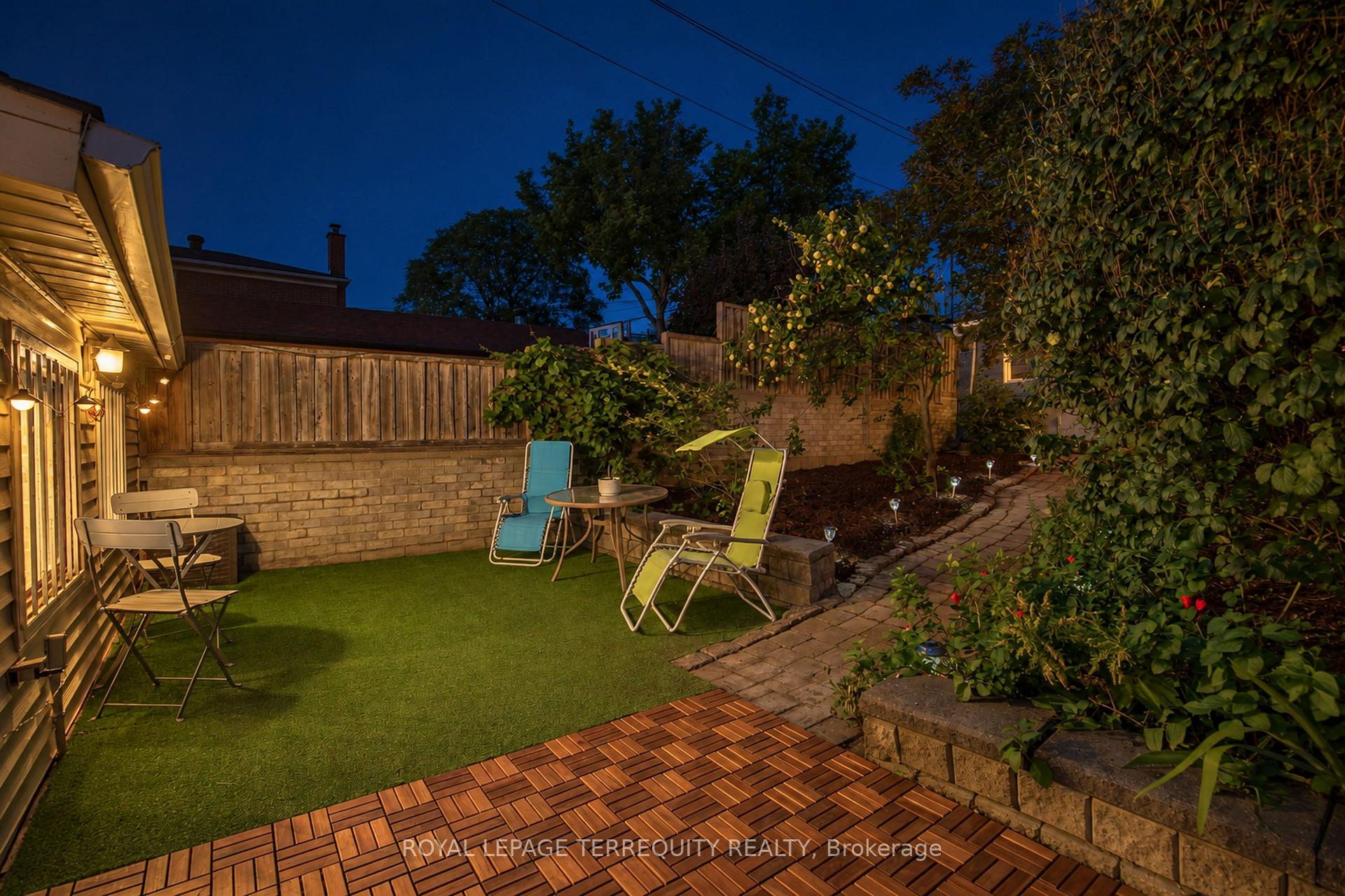 Photo 27 of 211 Blackthorn Avenue, Toronto, Weston-Pellam Park — HOMEH