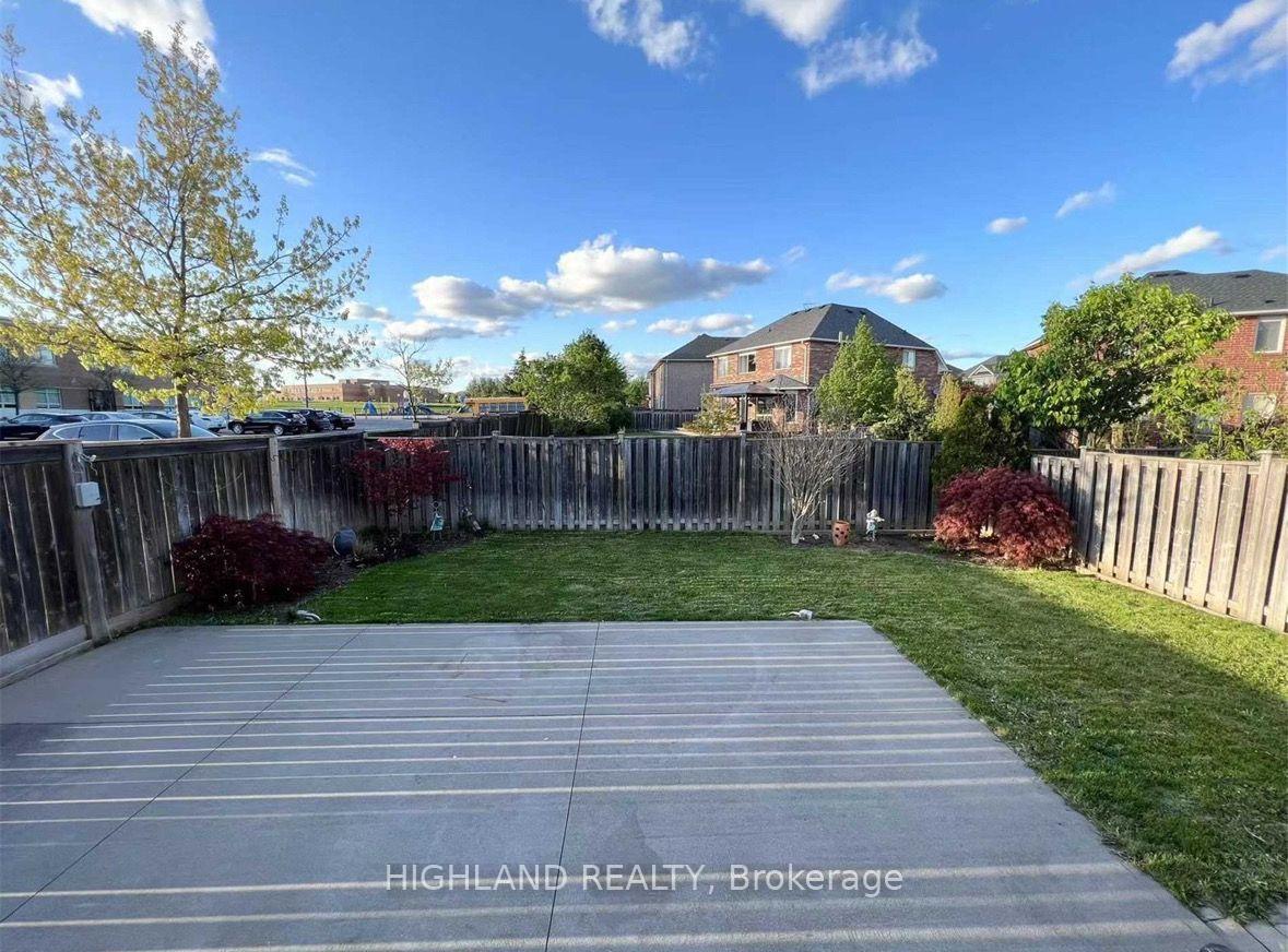 Photo 3 of 2109 Grand Oak Trail, Oakville, Westmount — HOMEH
