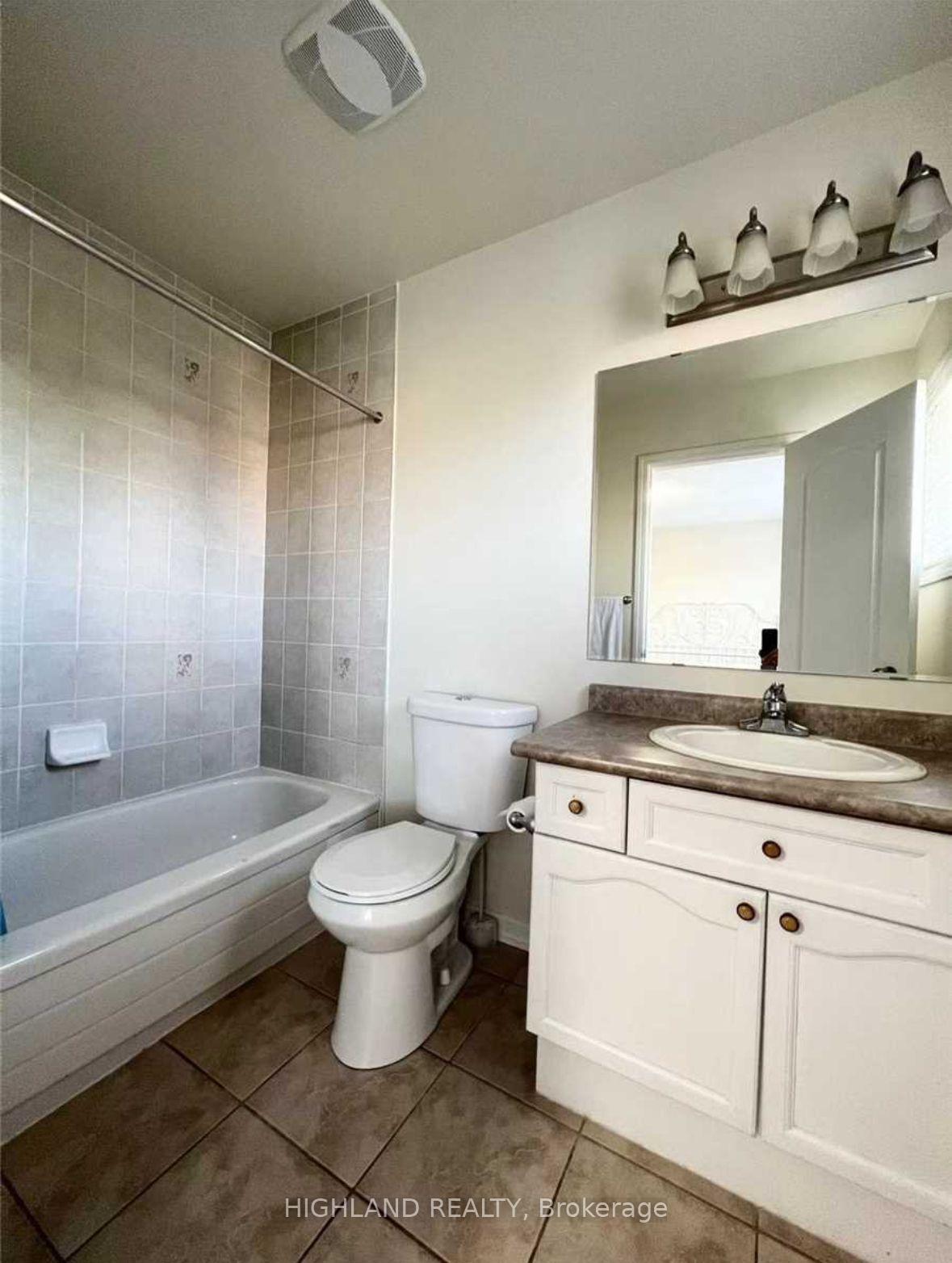 Photo 5 of 2109 Grand Oak Trail, Oakville, Westmount — HOMEH