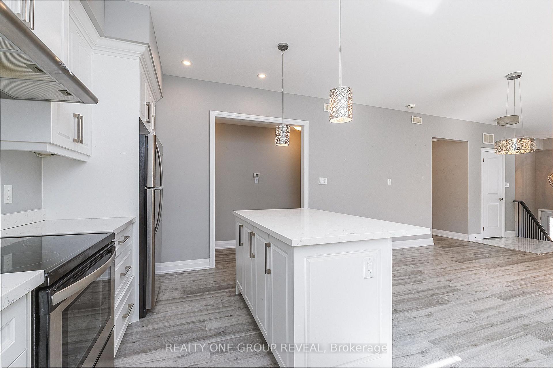 Photo 11 of Unit 2, 96 Cromwell Avenue, Oshawa, Vanier — HOMEH