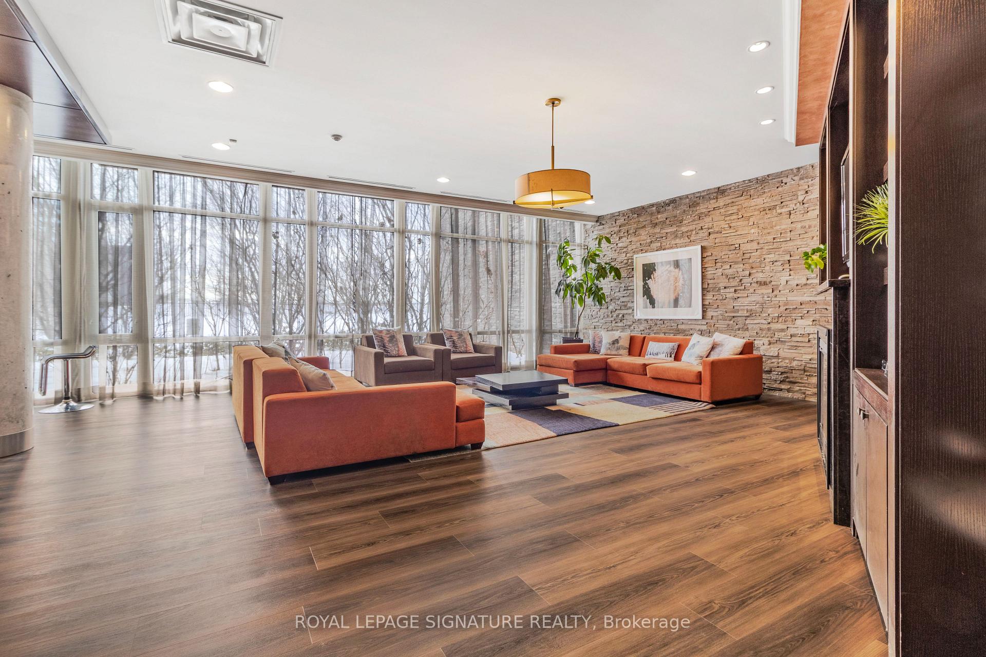 Photo 6 of Unit 408, 39 Upper Duke Crescent, Markham, Unionville — HOMEH