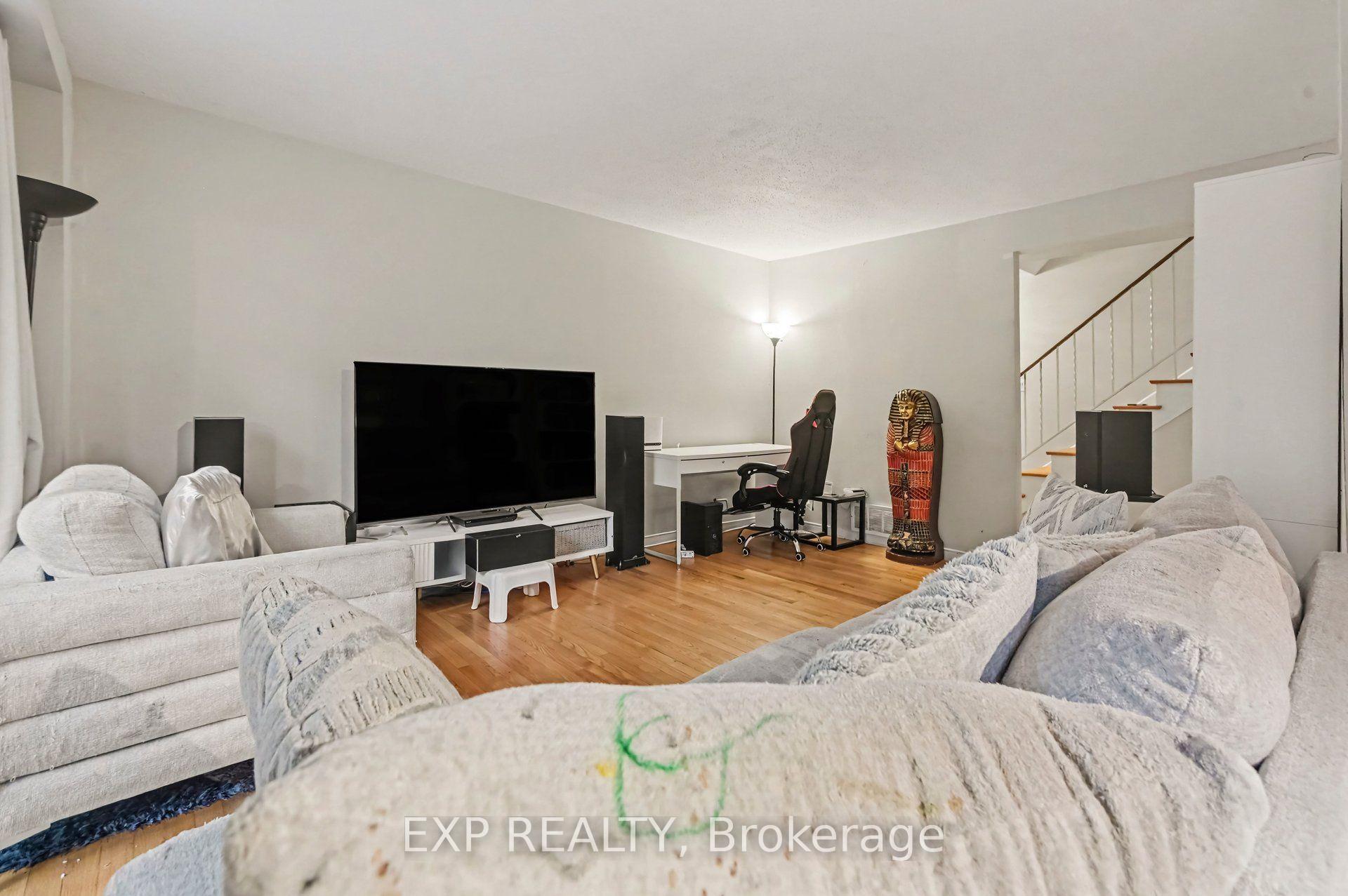 Photo 5 of 77 Grady Crescent, Ottawa, Sheahan Estates/Trend Village — HOMEH