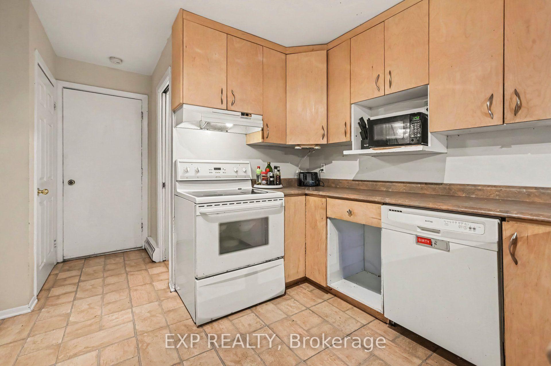 Photo 11 of 77 Grady Crescent, Ottawa, Sheahan Estates/Trend Village — HOMEH