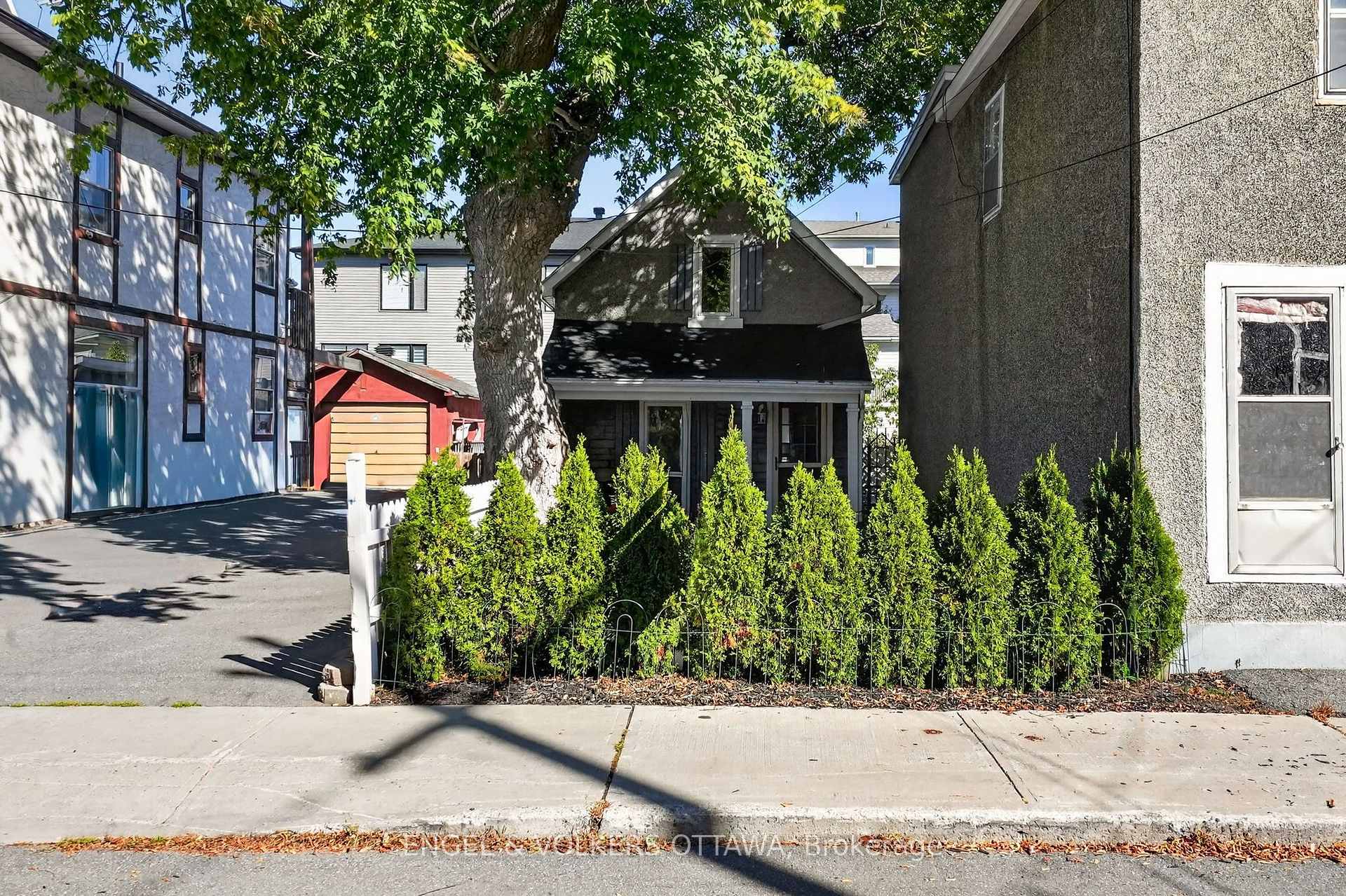 Photo 2 of 319 Savard Avenue, Ottawa, Vanier — HOMEH