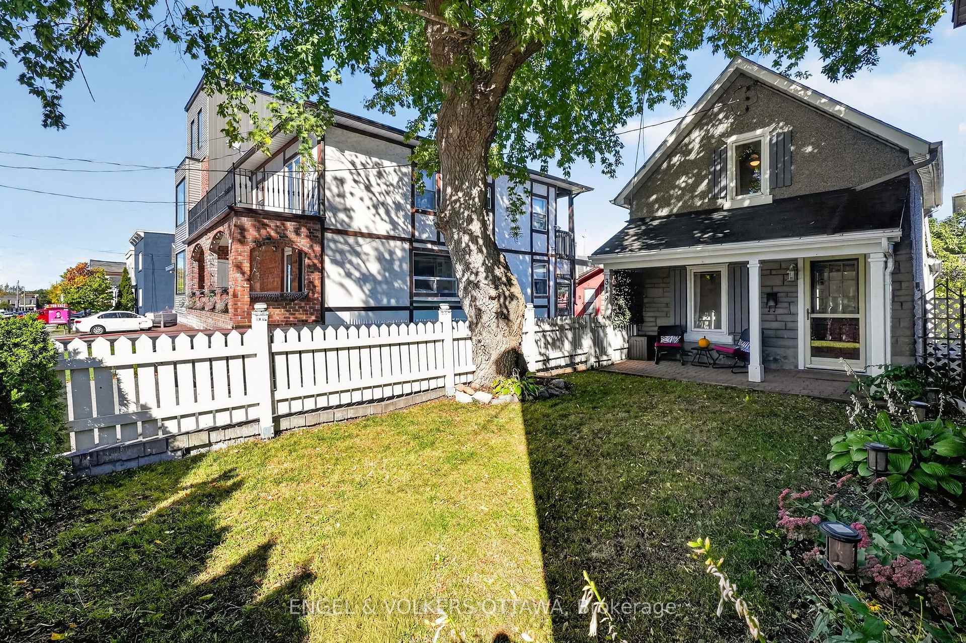 Photo 4 of 319 Savard Avenue, Ottawa, Vanier — HOMEH