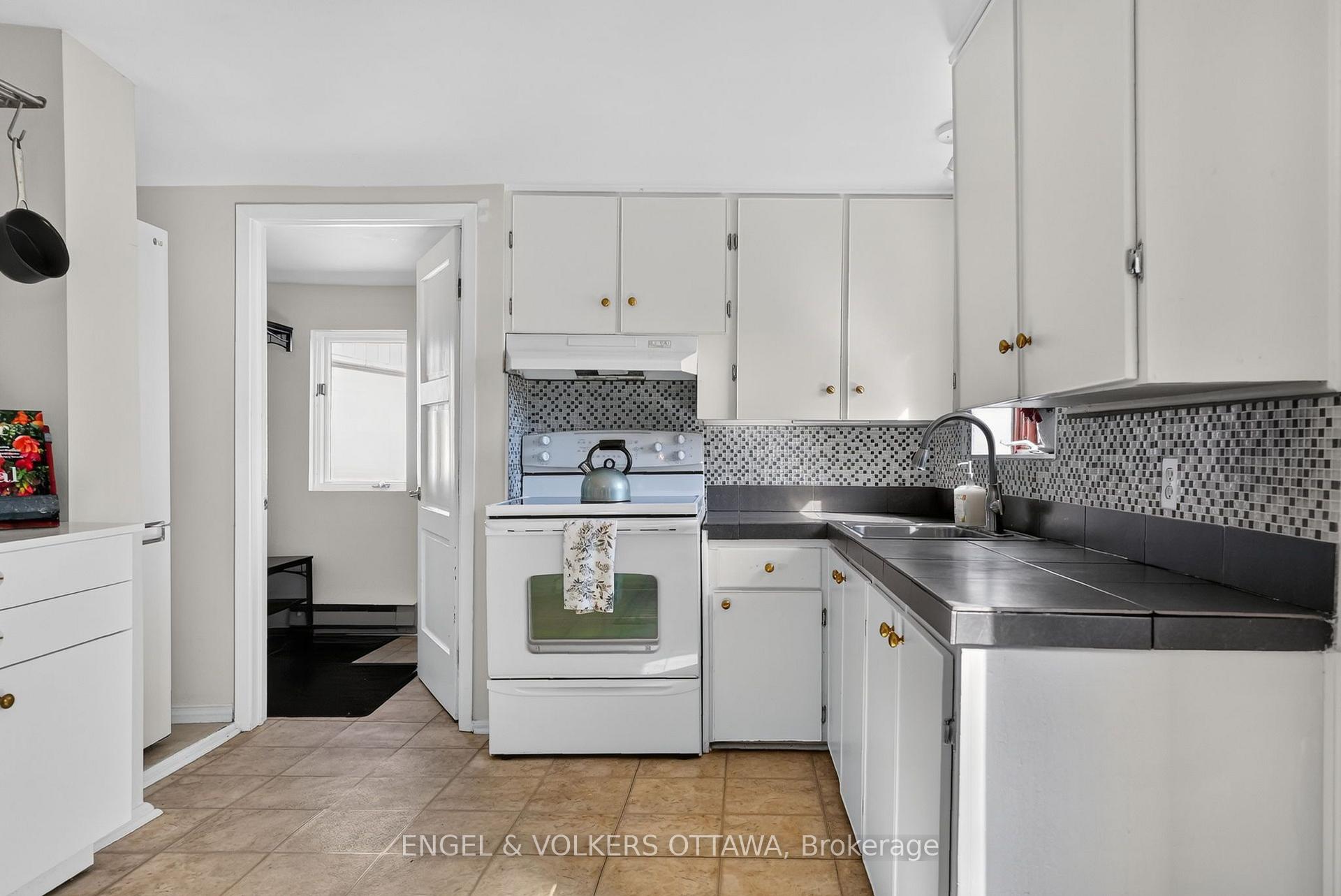 Photo 24 of 319 Savard Avenue, Ottawa, Vanier — HOMEH