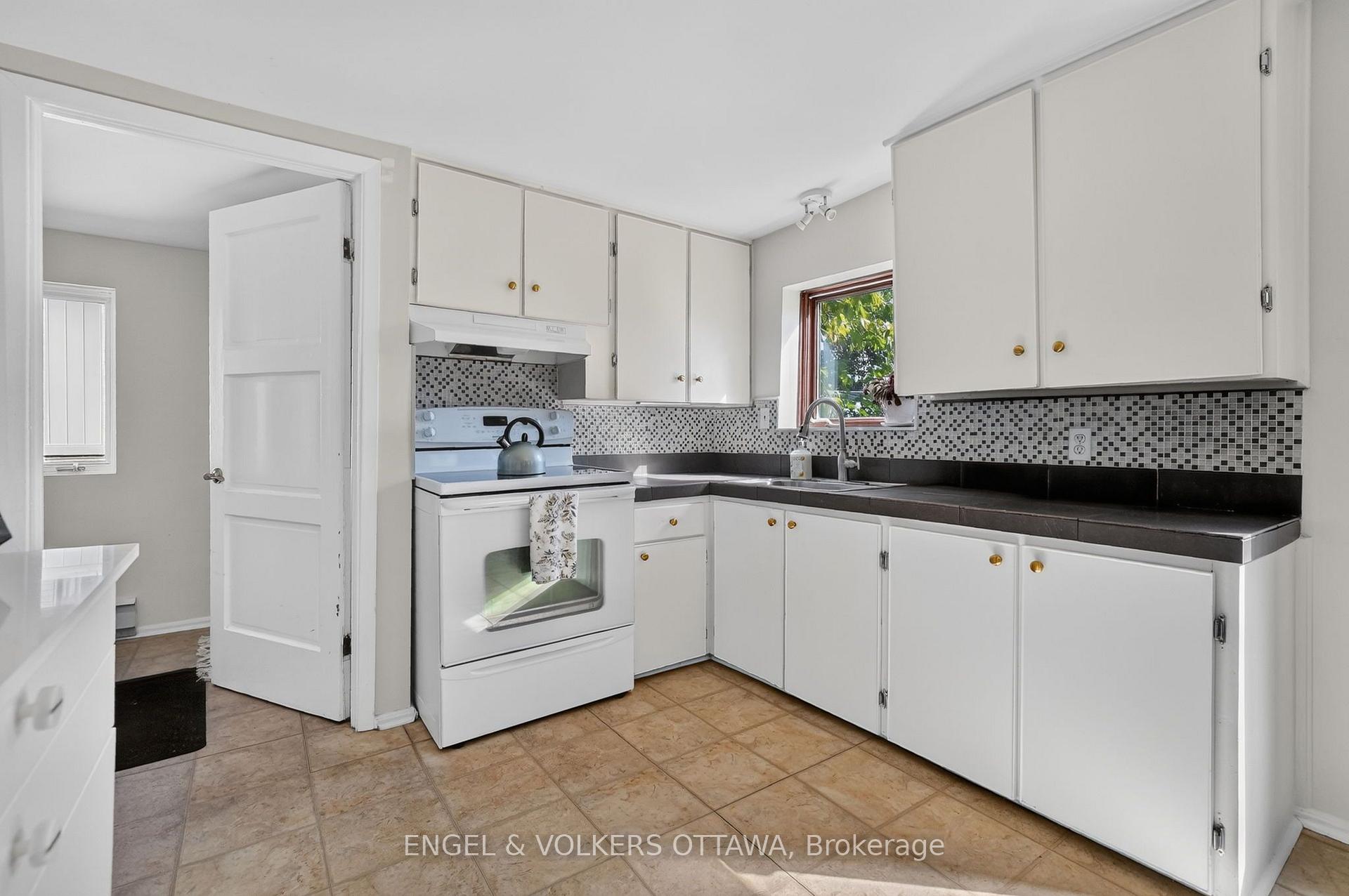 Photo 25 of 319 Savard Avenue, Ottawa, Vanier — HOMEH