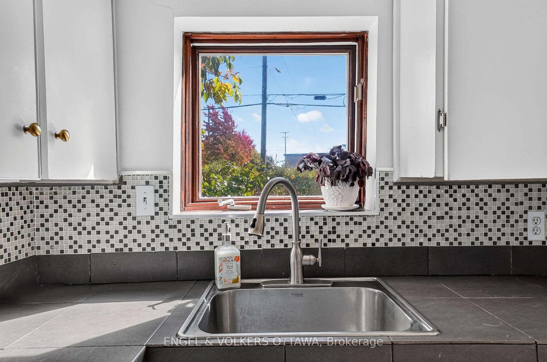 Photo 26 of 319 Savard Avenue, Ottawa, Vanier — HOMEH