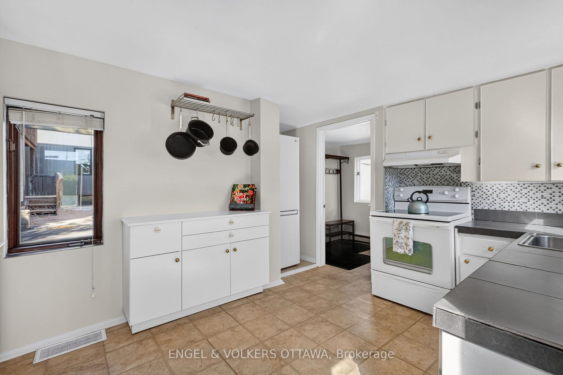 Photo 28 of 319 Savard Avenue, Ottawa, Vanier — HOMEH