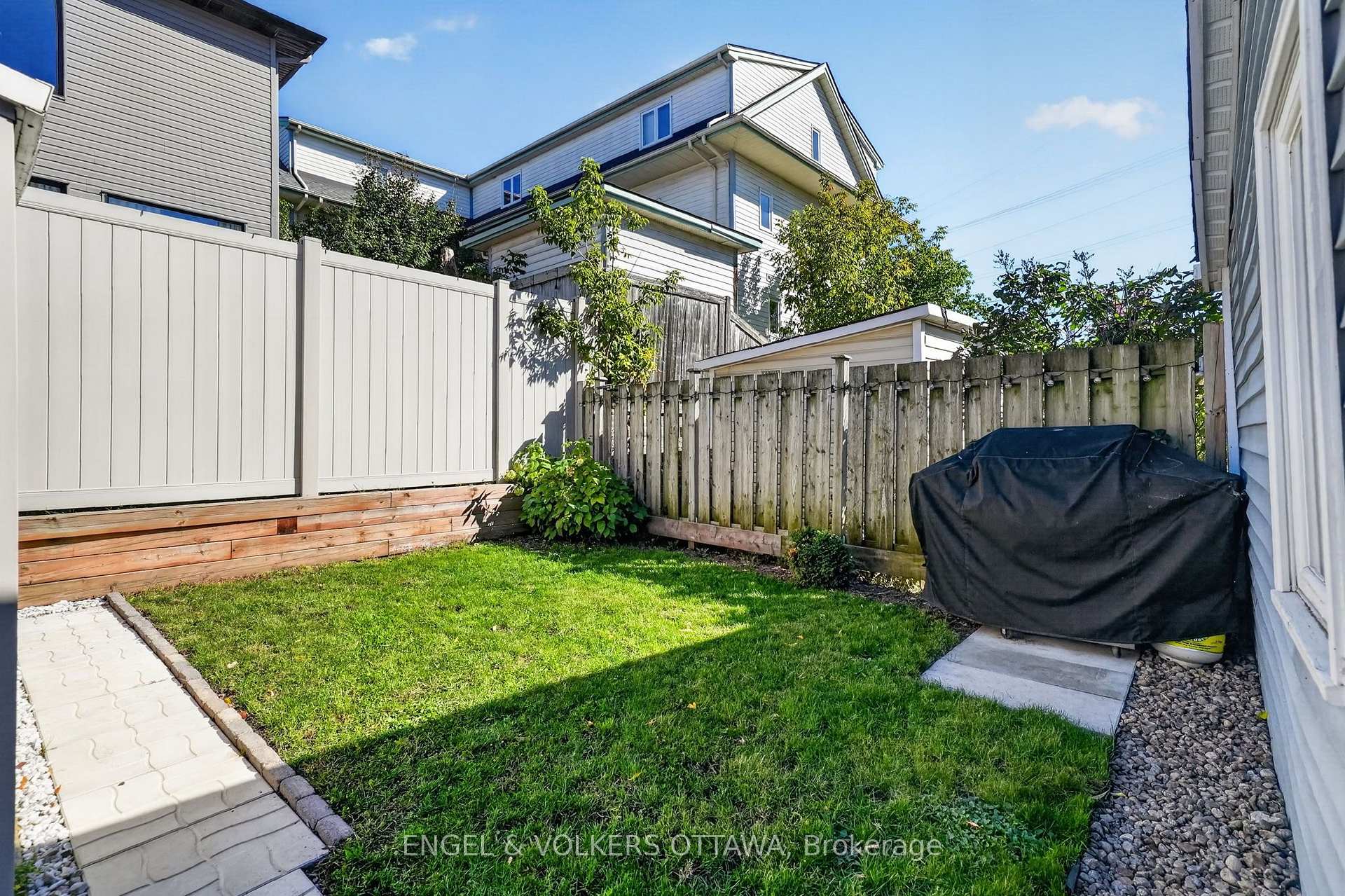 Photo 42 of 319 Savard Avenue, Ottawa, Vanier — HOMEH