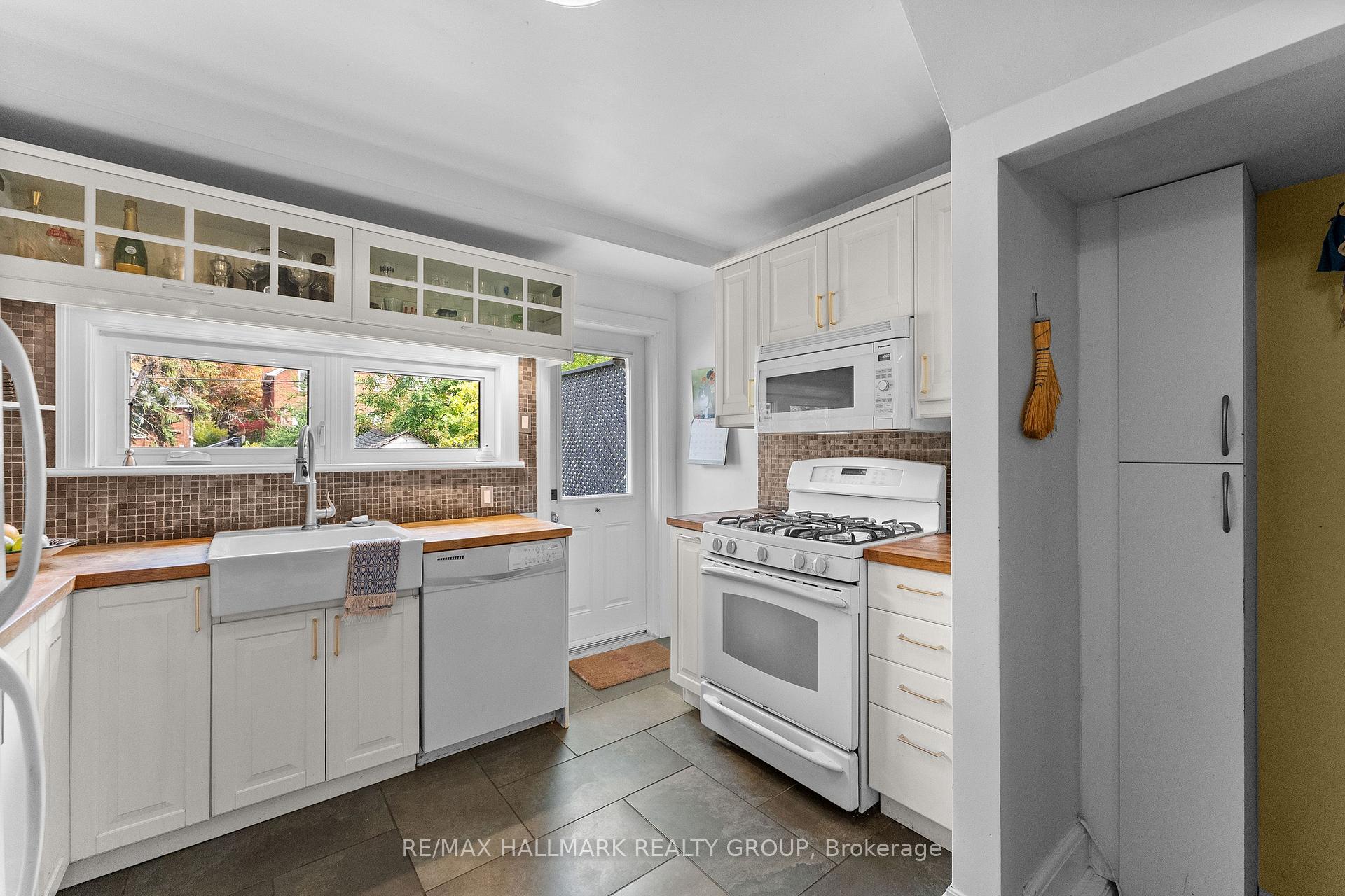 Photo 5 of 425 Chapel Street, Ottawa, Sandy Hill — HOMEH