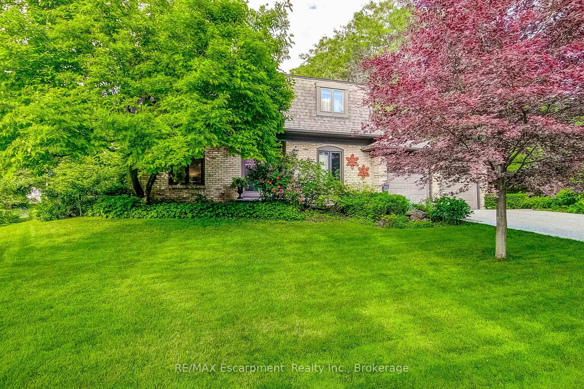 Photo 1 of 215 Briar Hill Crescent, Hamilton, Ancaster — HOMEH