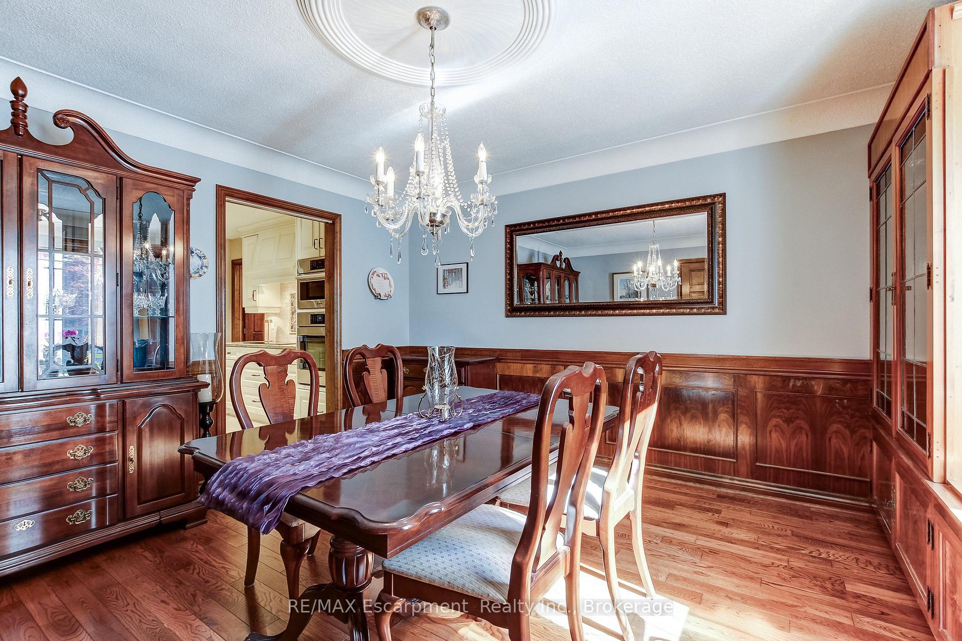 Photo 5 of 215 Briar Hill Crescent, Hamilton, Ancaster — HOMEH