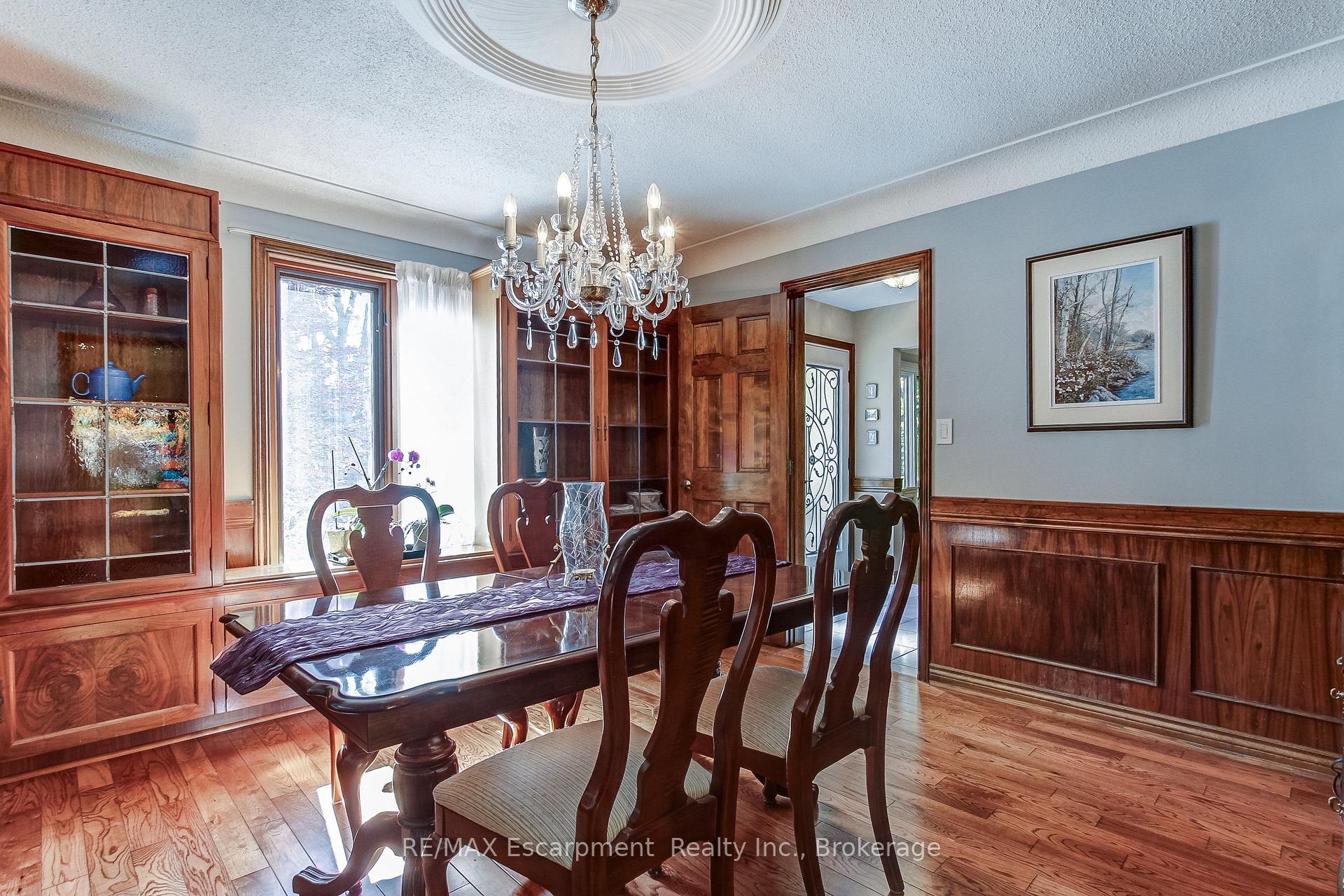 Photo 6 of 215 Briar Hill Crescent, Hamilton, Ancaster — HOMEH