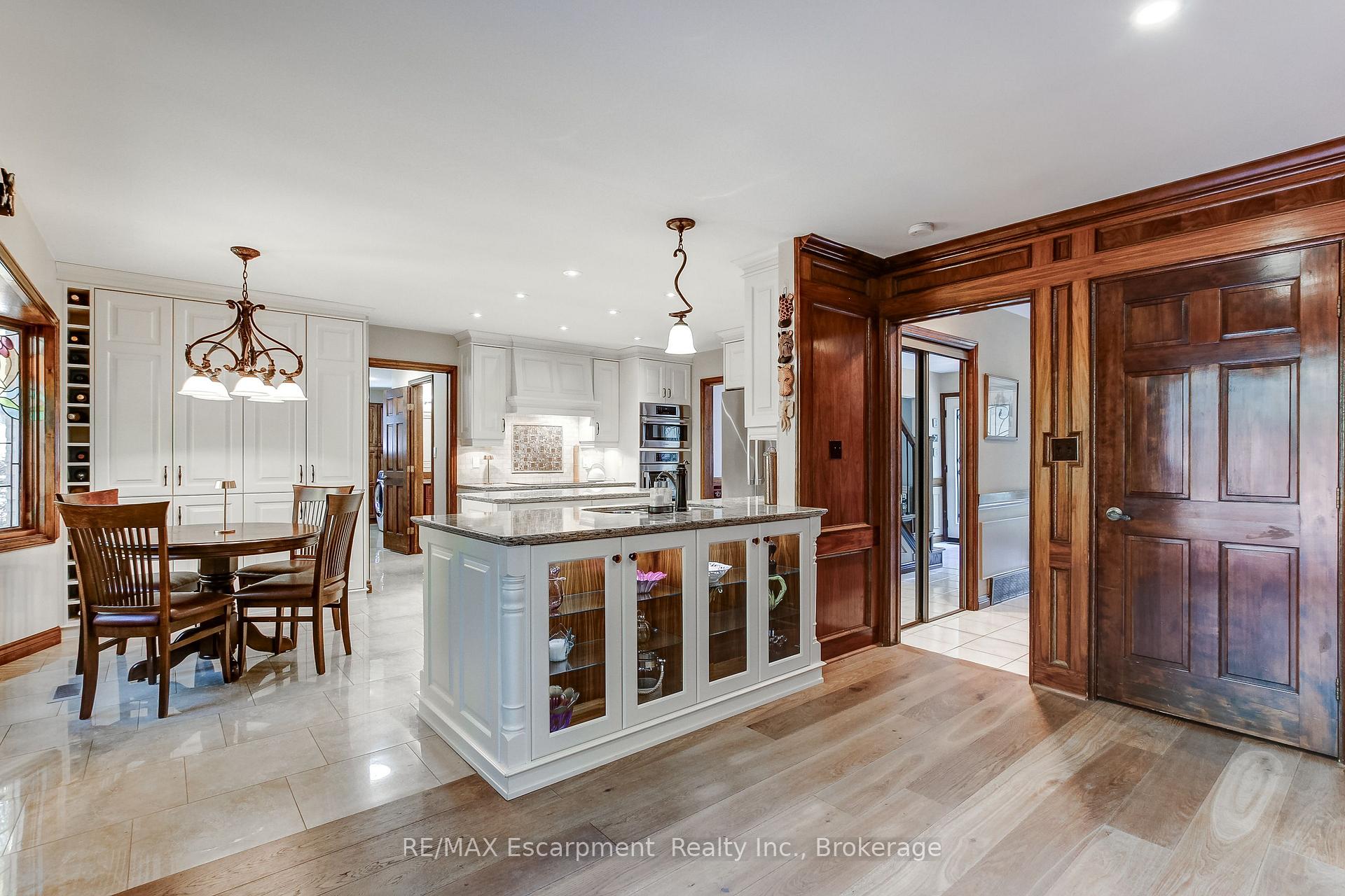 Photo 7 of 215 Briar Hill Crescent, Hamilton, Ancaster — HOMEH