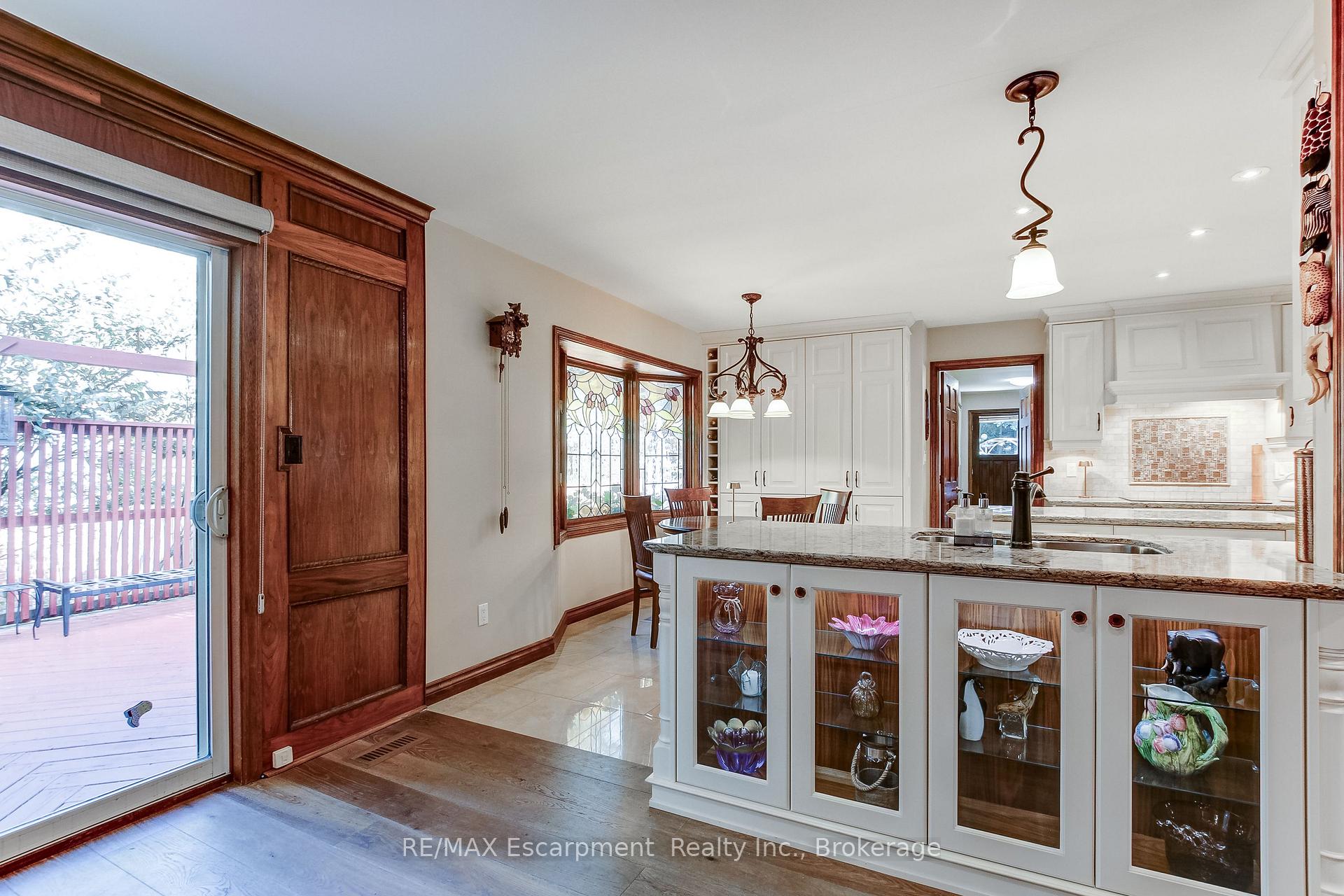 Photo 8 of 215 Briar Hill Crescent, Hamilton, Ancaster — HOMEH
