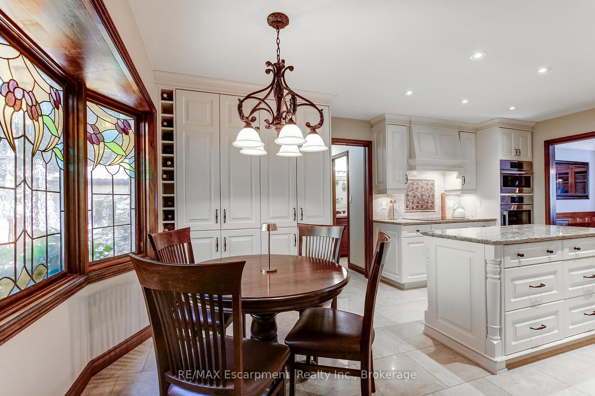 Photo 9 of 215 Briar Hill Crescent, Hamilton, Ancaster — HOMEH