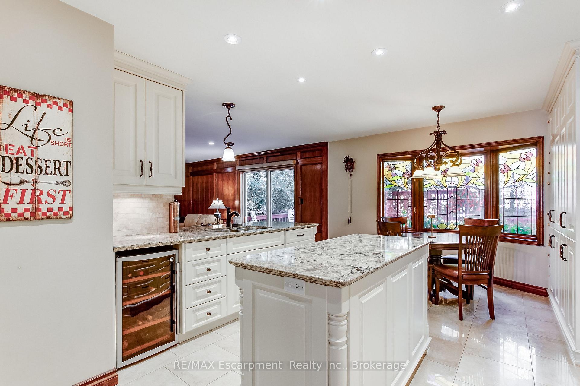 Photo 11 of 215 Briar Hill Crescent, Hamilton, Ancaster — HOMEH