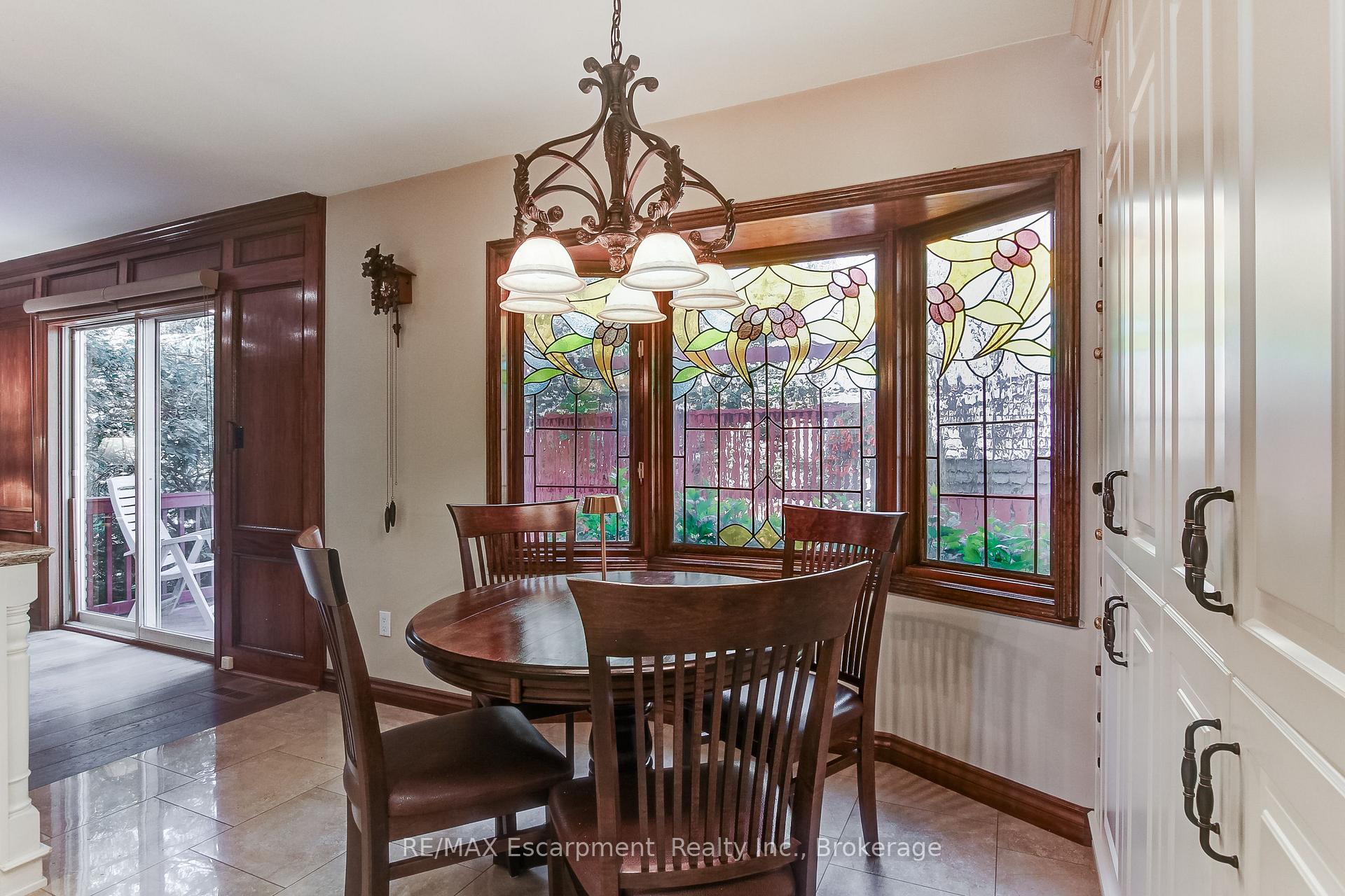 Photo 13 of 215 Briar Hill Crescent, Hamilton, Ancaster — HOMEH