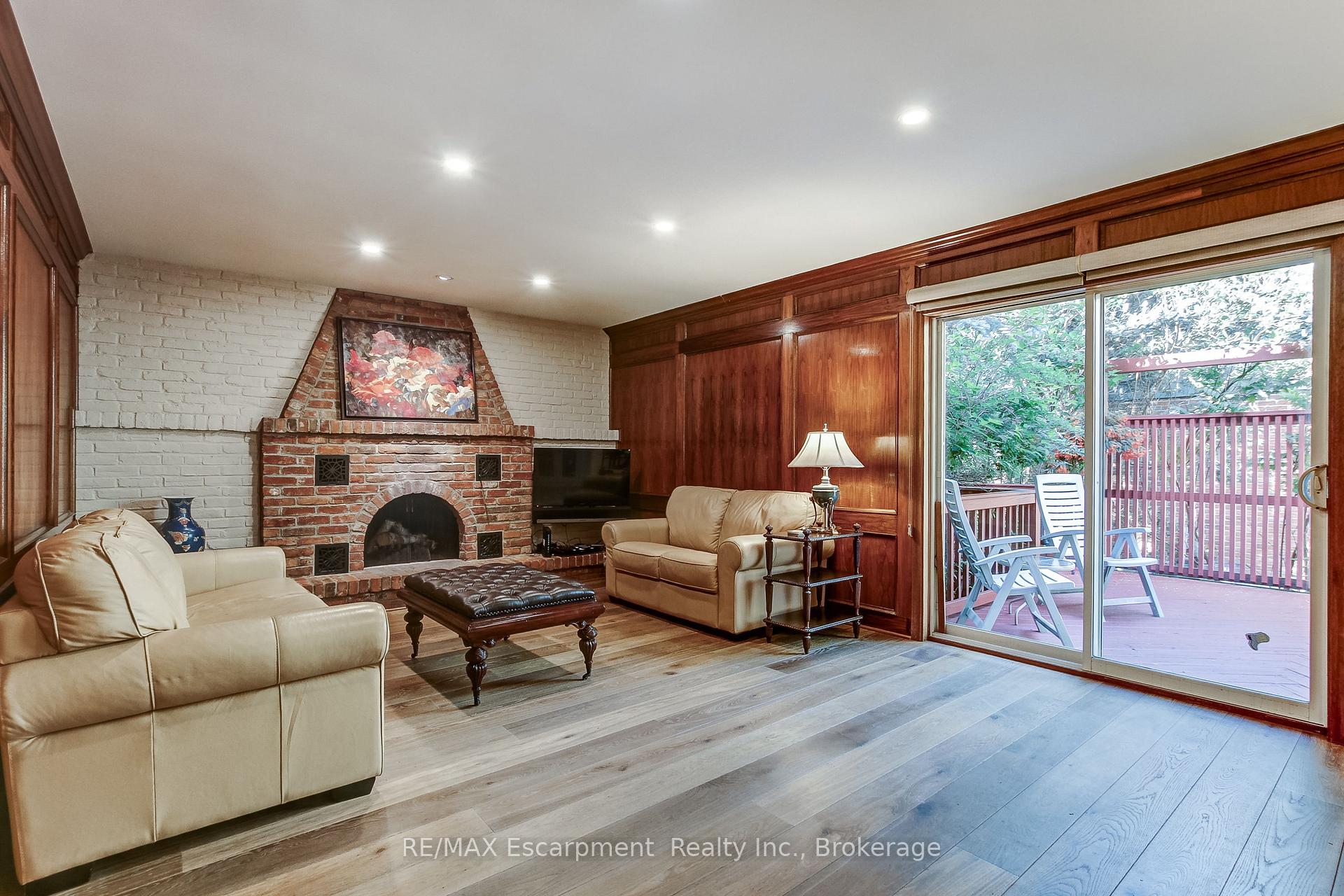 Photo 14 of 215 Briar Hill Crescent, Hamilton, Ancaster — HOMEH