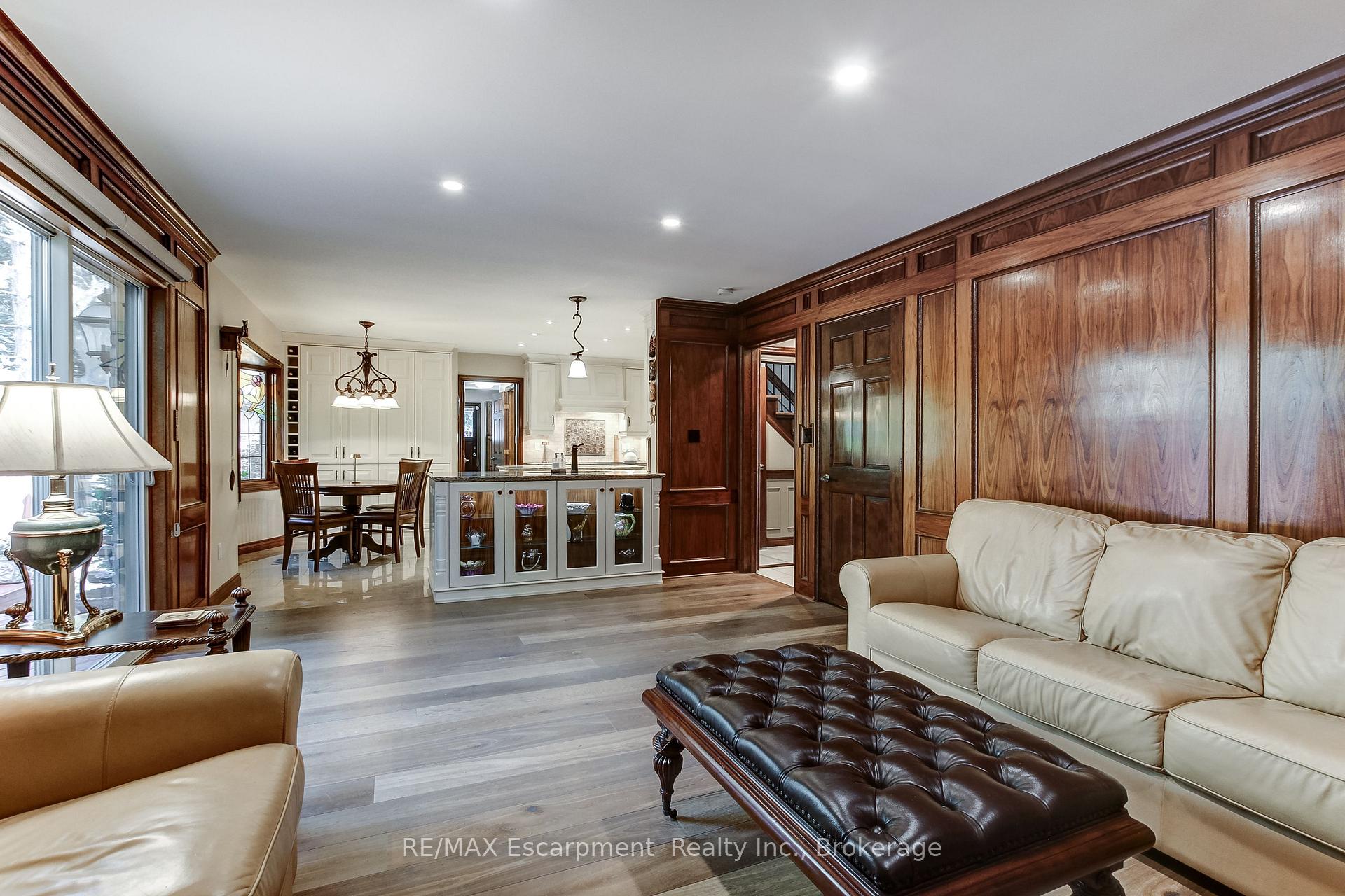 Photo 15 of 215 Briar Hill Crescent, Hamilton, Ancaster — HOMEH