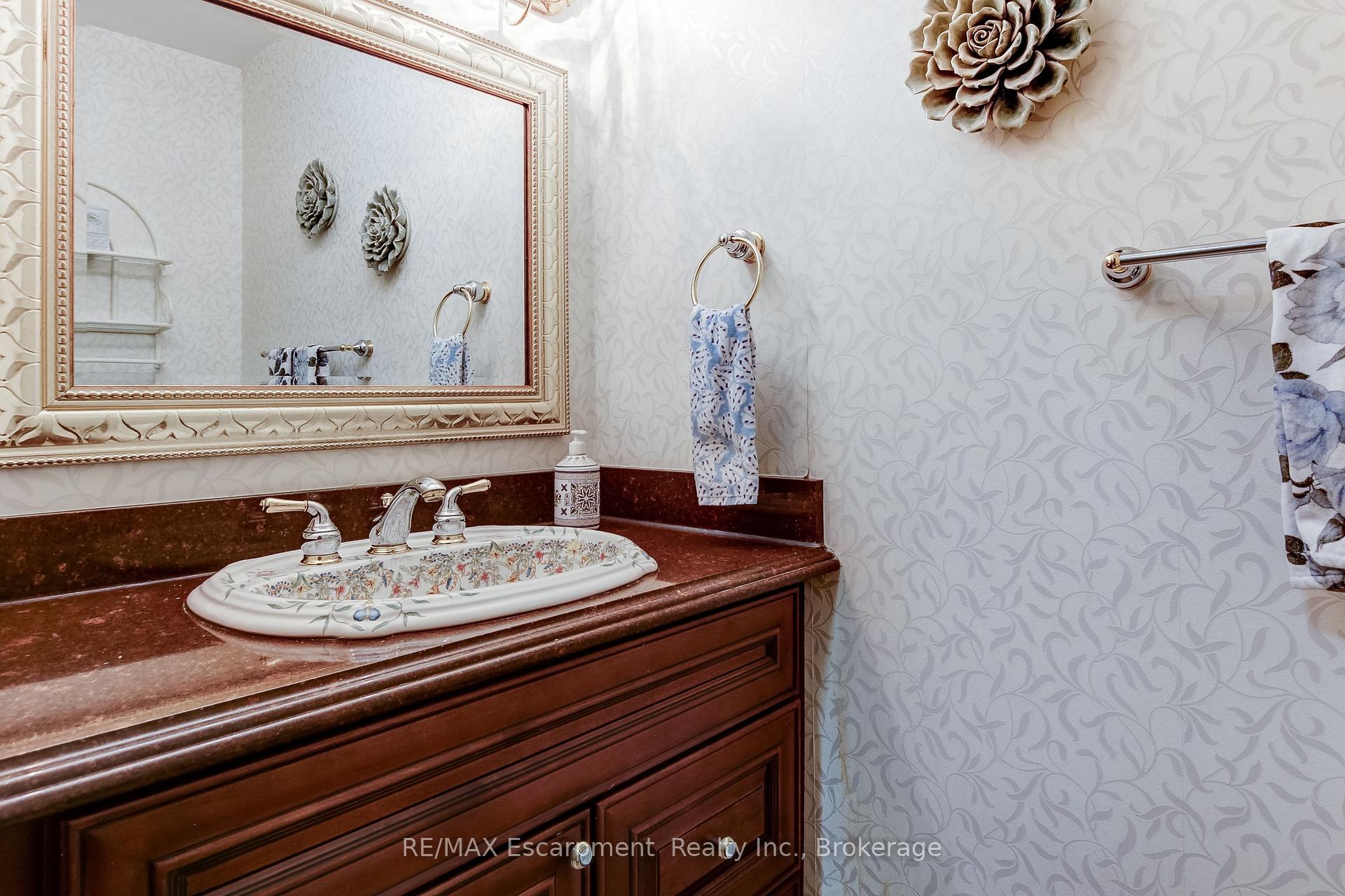 Photo 16 of 215 Briar Hill Crescent, Hamilton, Ancaster — HOMEH