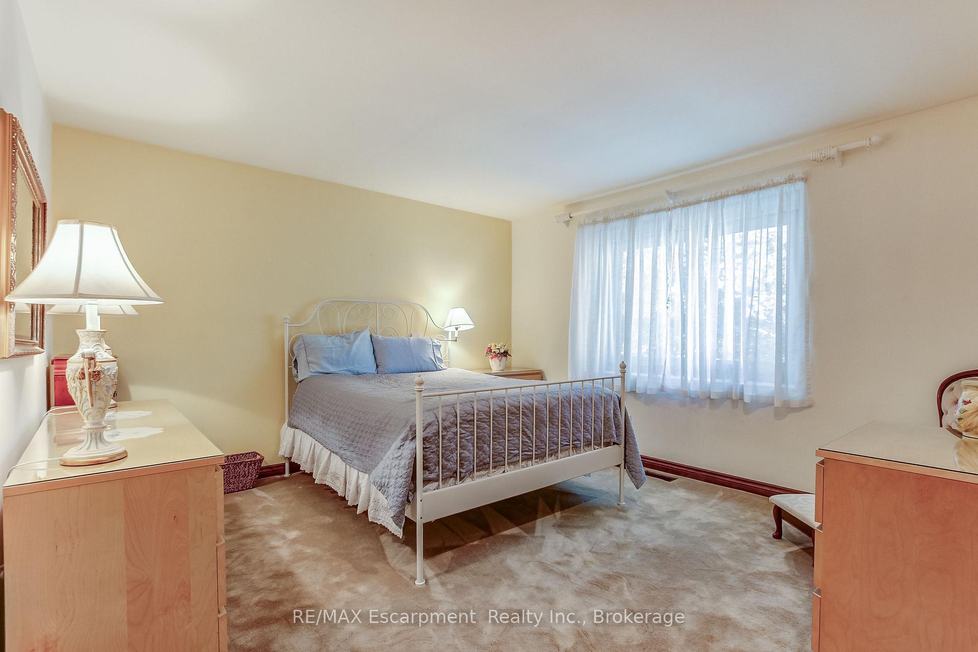 Photo 18 of 215 Briar Hill Crescent, Hamilton, Ancaster — HOMEH