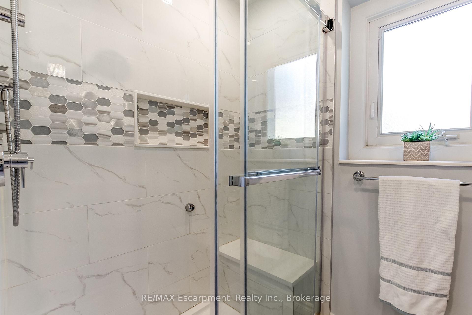 Photo 22 of 215 Briar Hill Crescent, Hamilton, Ancaster — HOMEH