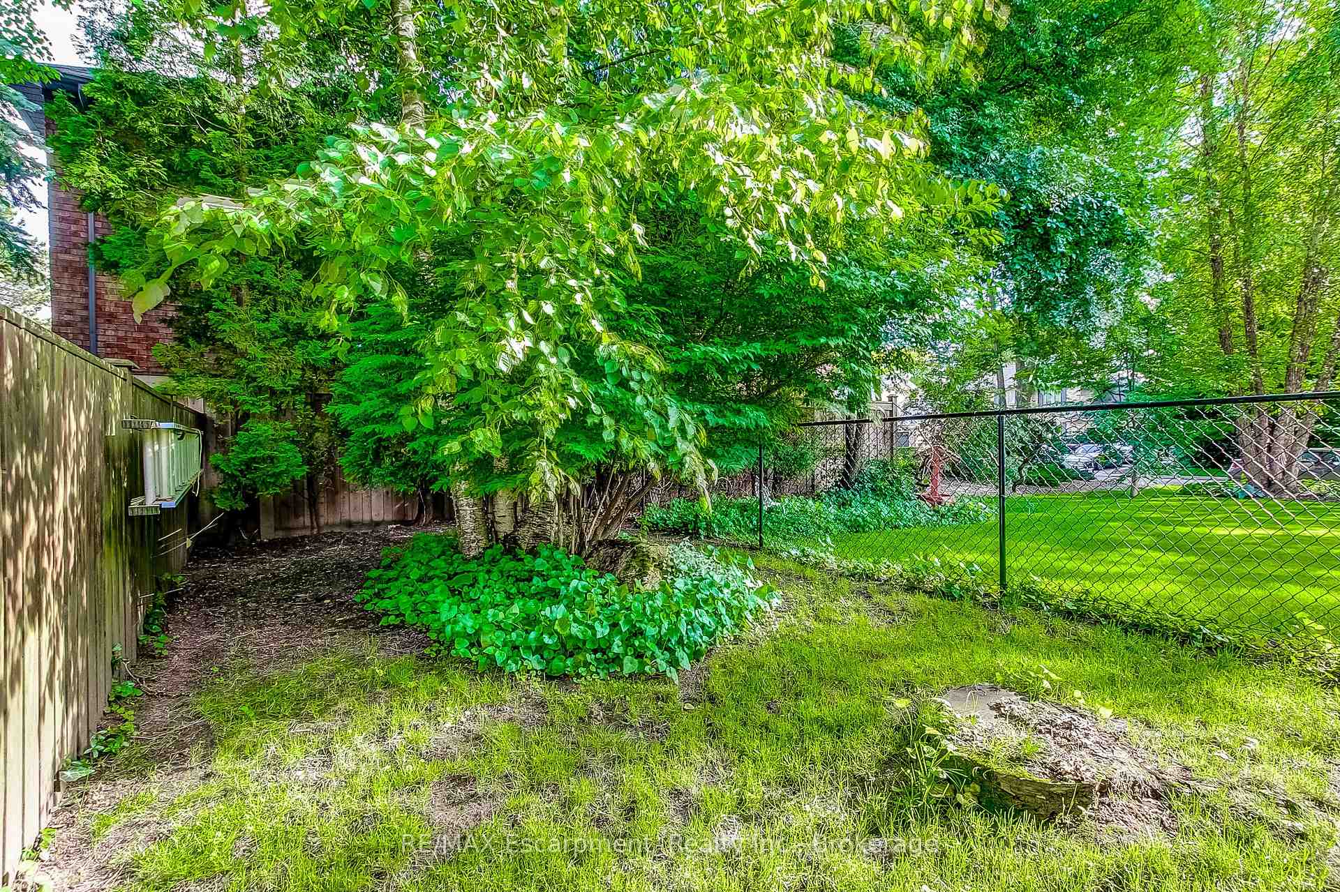 Photo 31 of 215 Briar Hill Crescent, Hamilton, Ancaster — HOMEH
