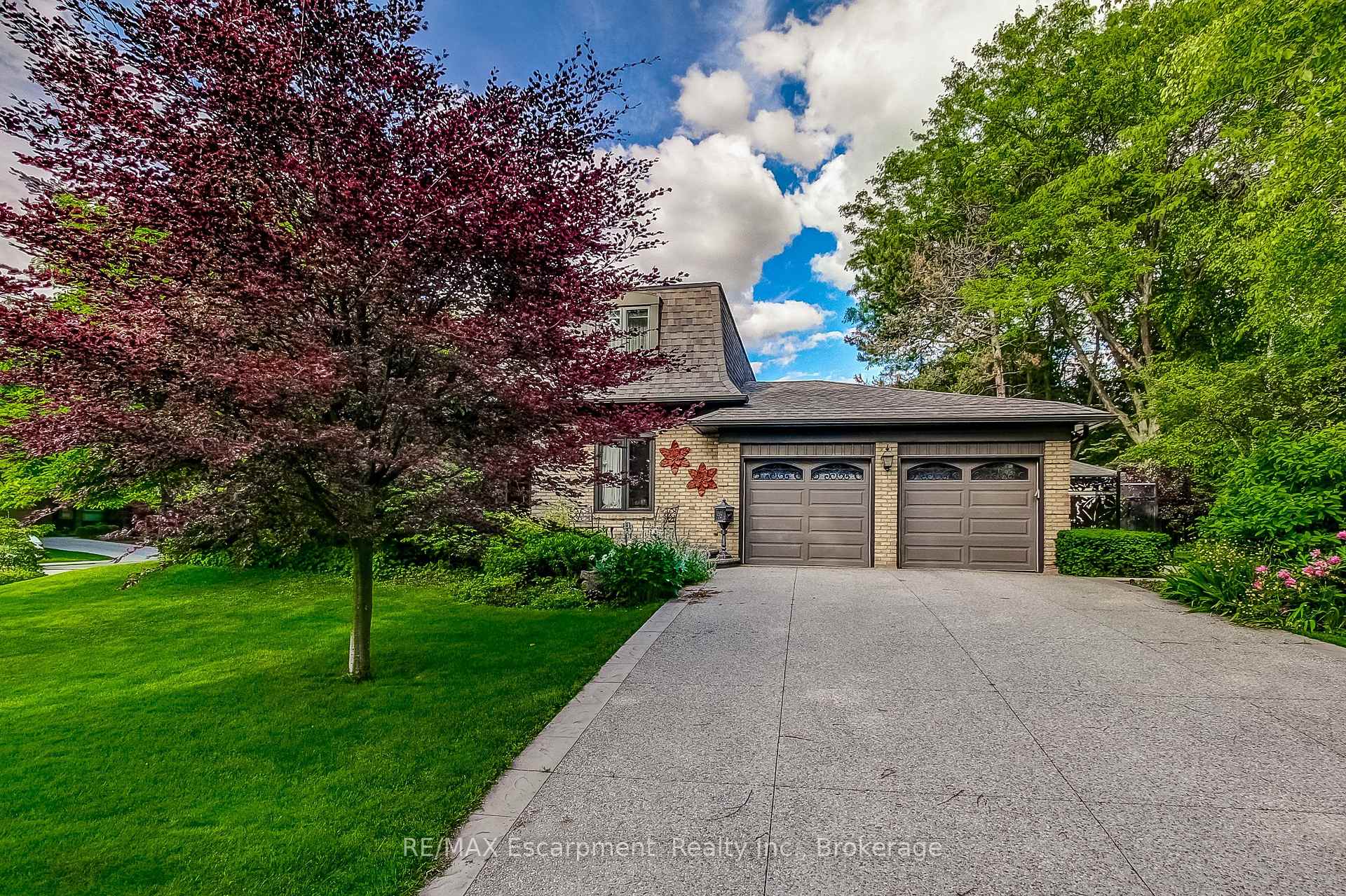 Photo 32 of 215 Briar Hill Crescent, Hamilton, Ancaster — HOMEH