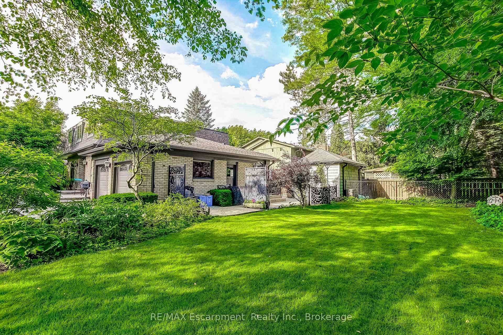 Photo 34 of 215 Briar Hill Crescent, Hamilton, Ancaster — HOMEH