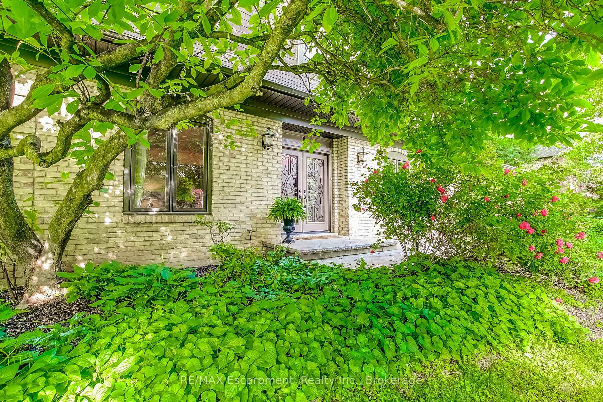 Photo 35 of 215 Briar Hill Crescent, Hamilton, Ancaster — HOMEH