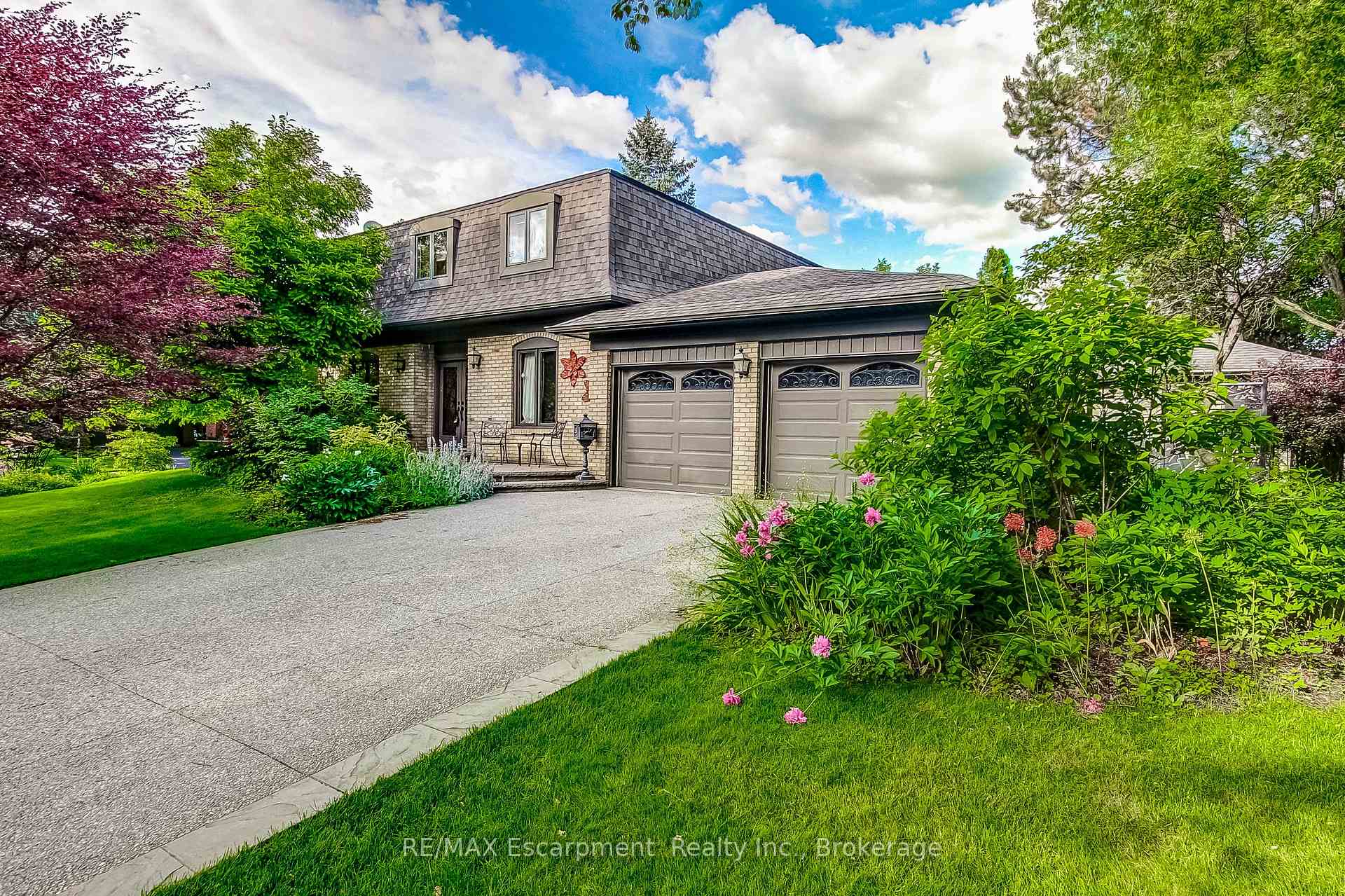 Photo 36 of 215 Briar Hill Crescent, Hamilton, Ancaster — HOMEH