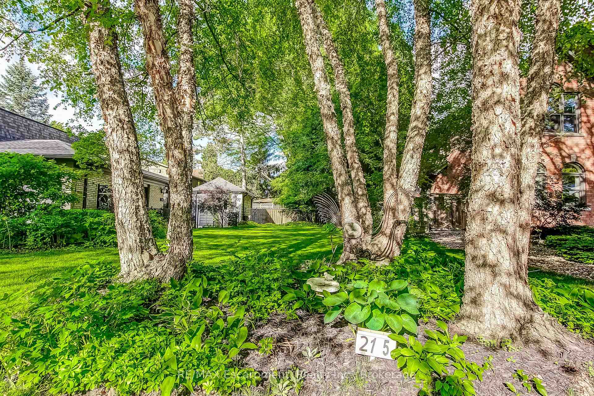 Photo 37 of 215 Briar Hill Crescent, Hamilton, Ancaster — HOMEH