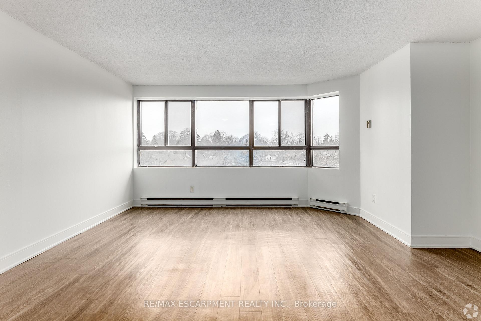 Photo 3 of Unit 805, 547 Belmont Avenue, Kitchener, Cherry Hill — HOMEH