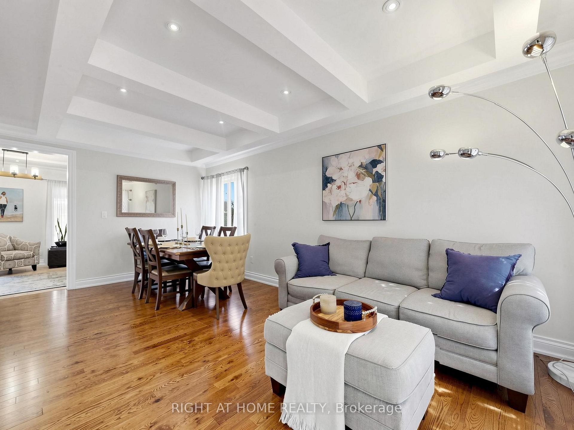Photo 13 of 44 Robertson Close, Vaughan, Maple — HOMEH