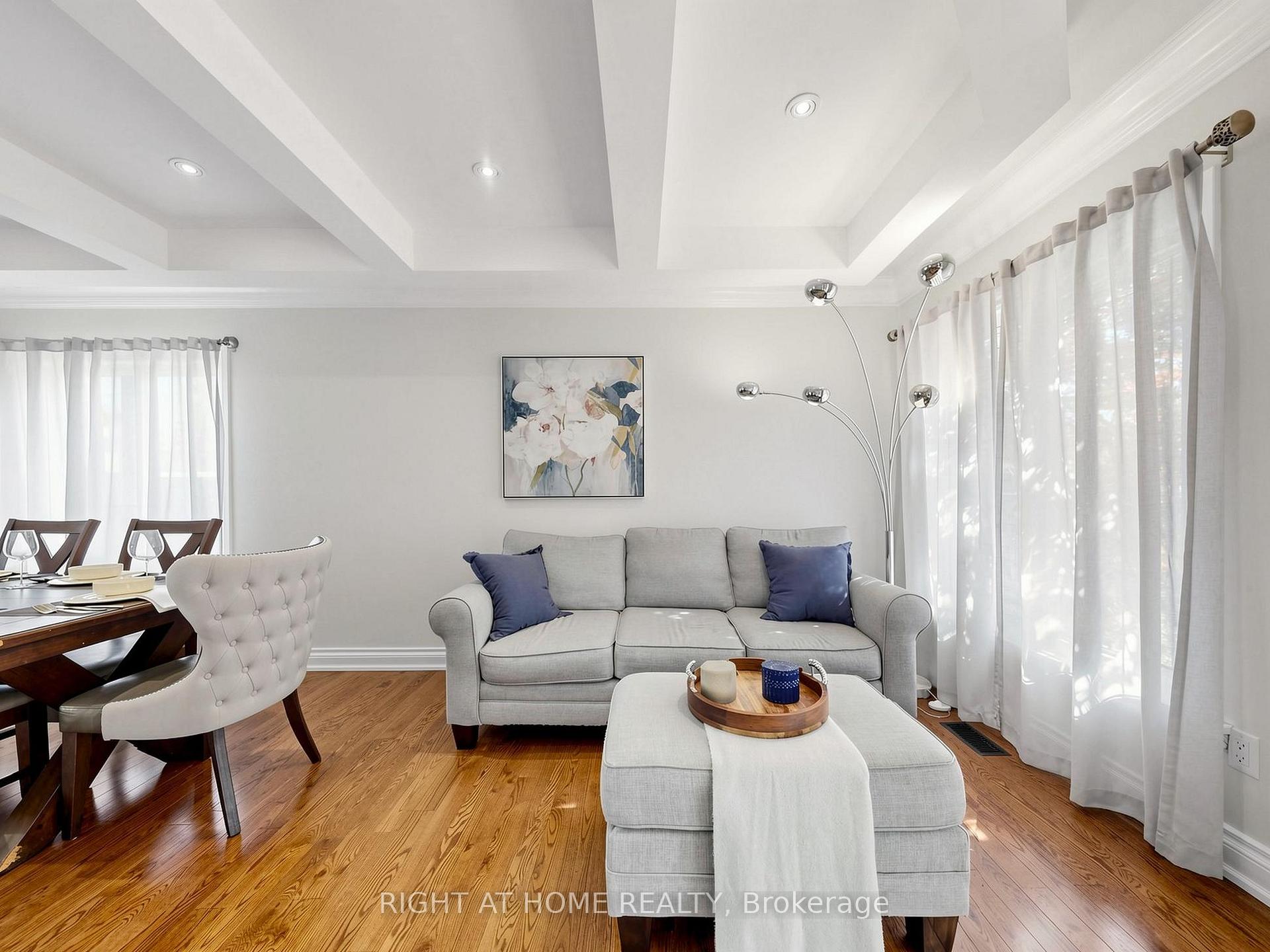 Photo 15 of 44 Robertson Close, Vaughan, Maple — HOMEH